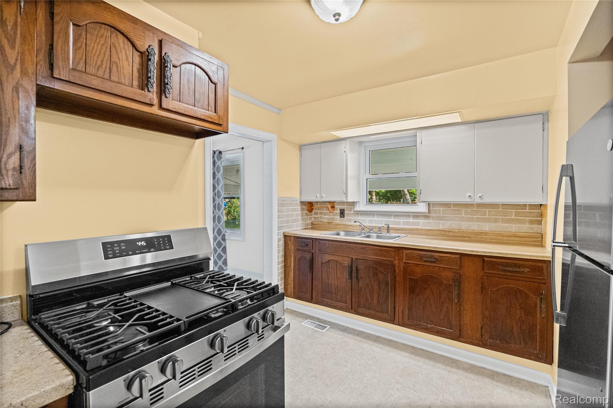 2240 Morrish Street Property Photo 7