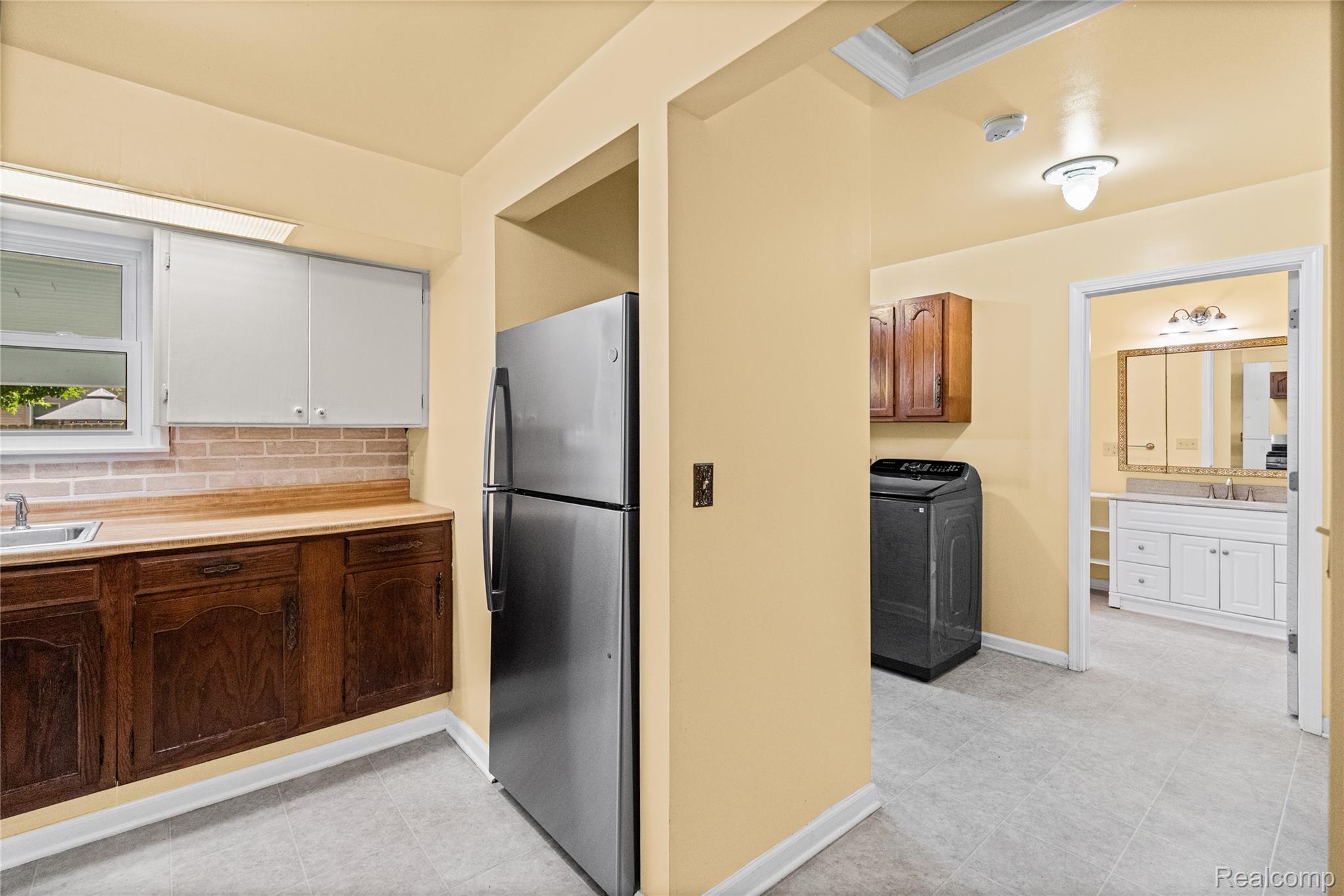2240 Morrish Street Property Photo 9