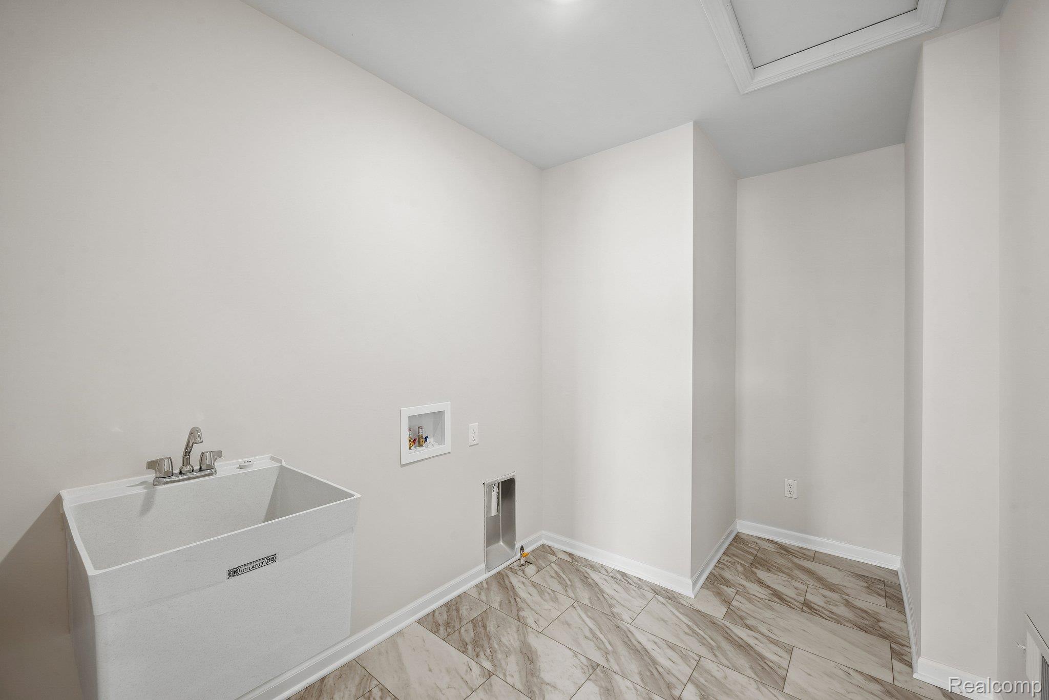 387 Edge Brook Property Photo 19