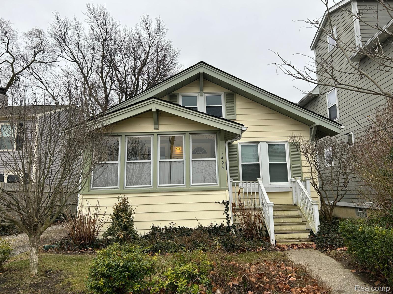 1424 SMITH Avenue Property Photo 1