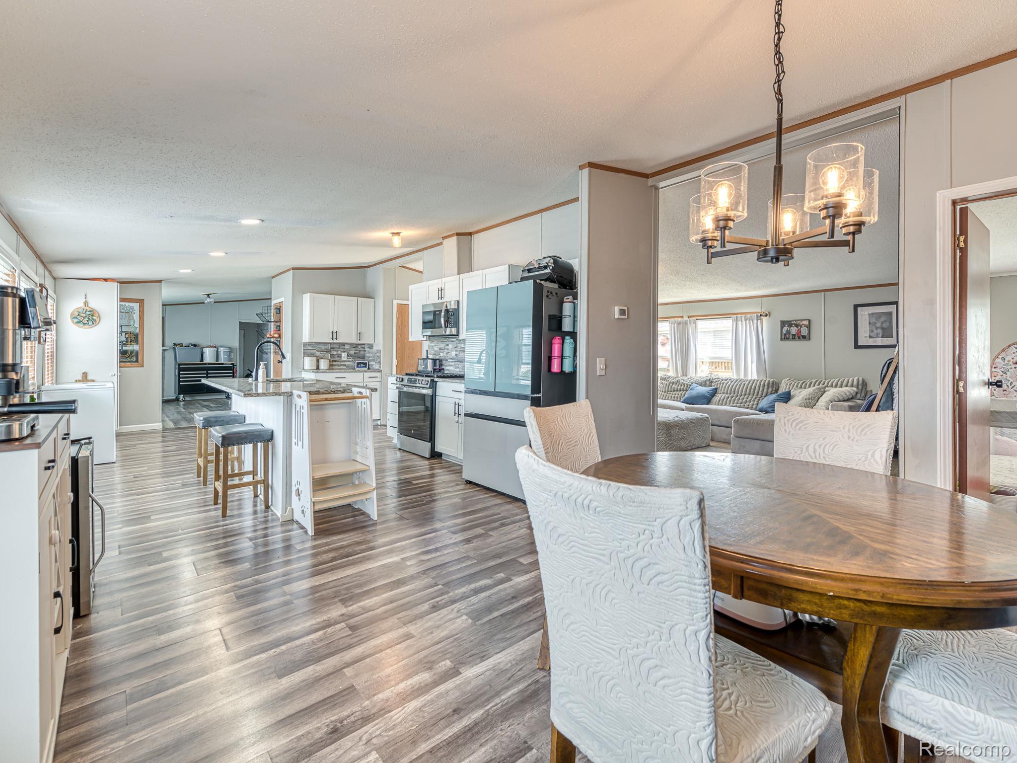 938 Tanner Landing Property Photo 3