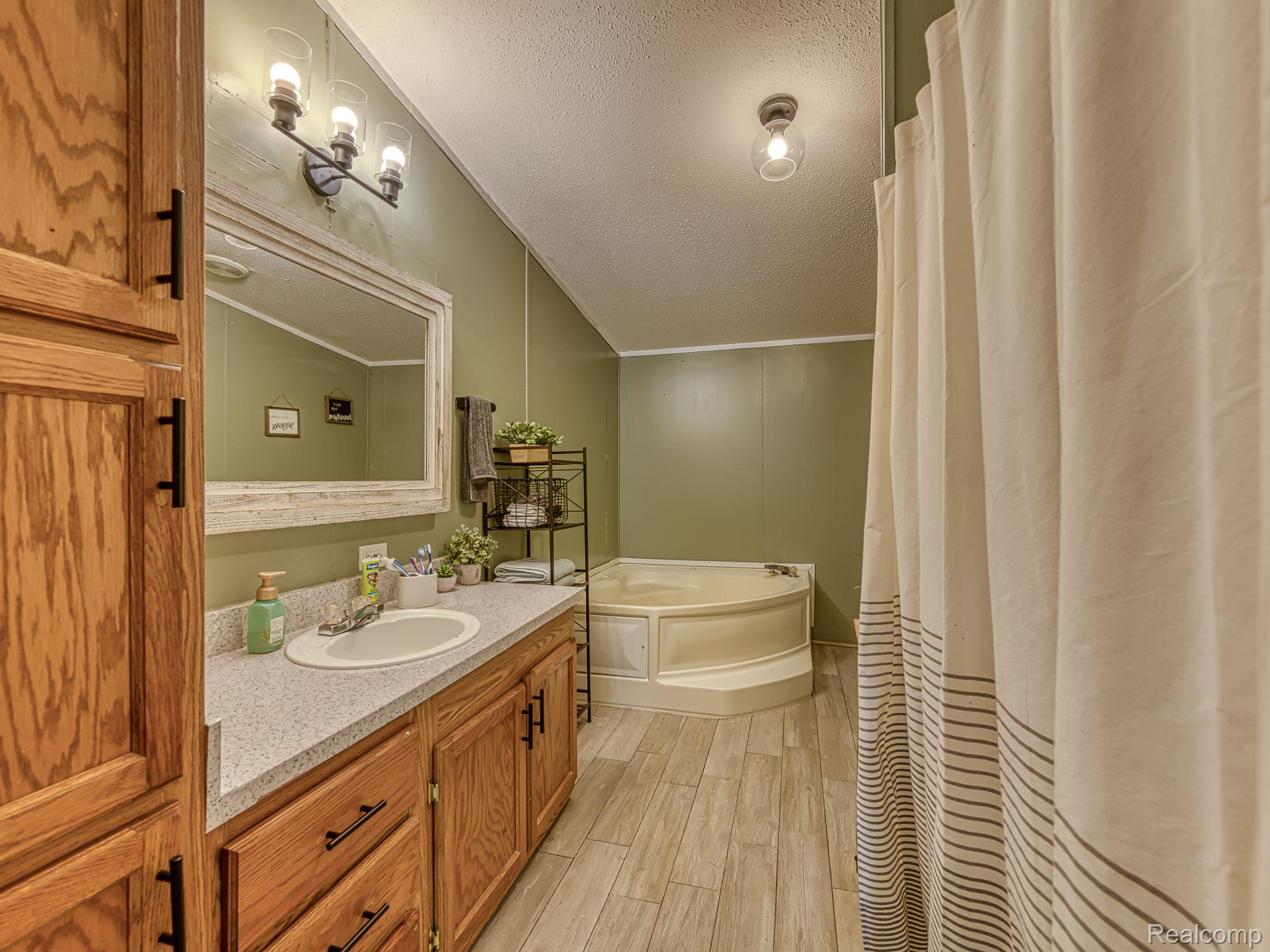 938 Tanner Landing Property Photo 16