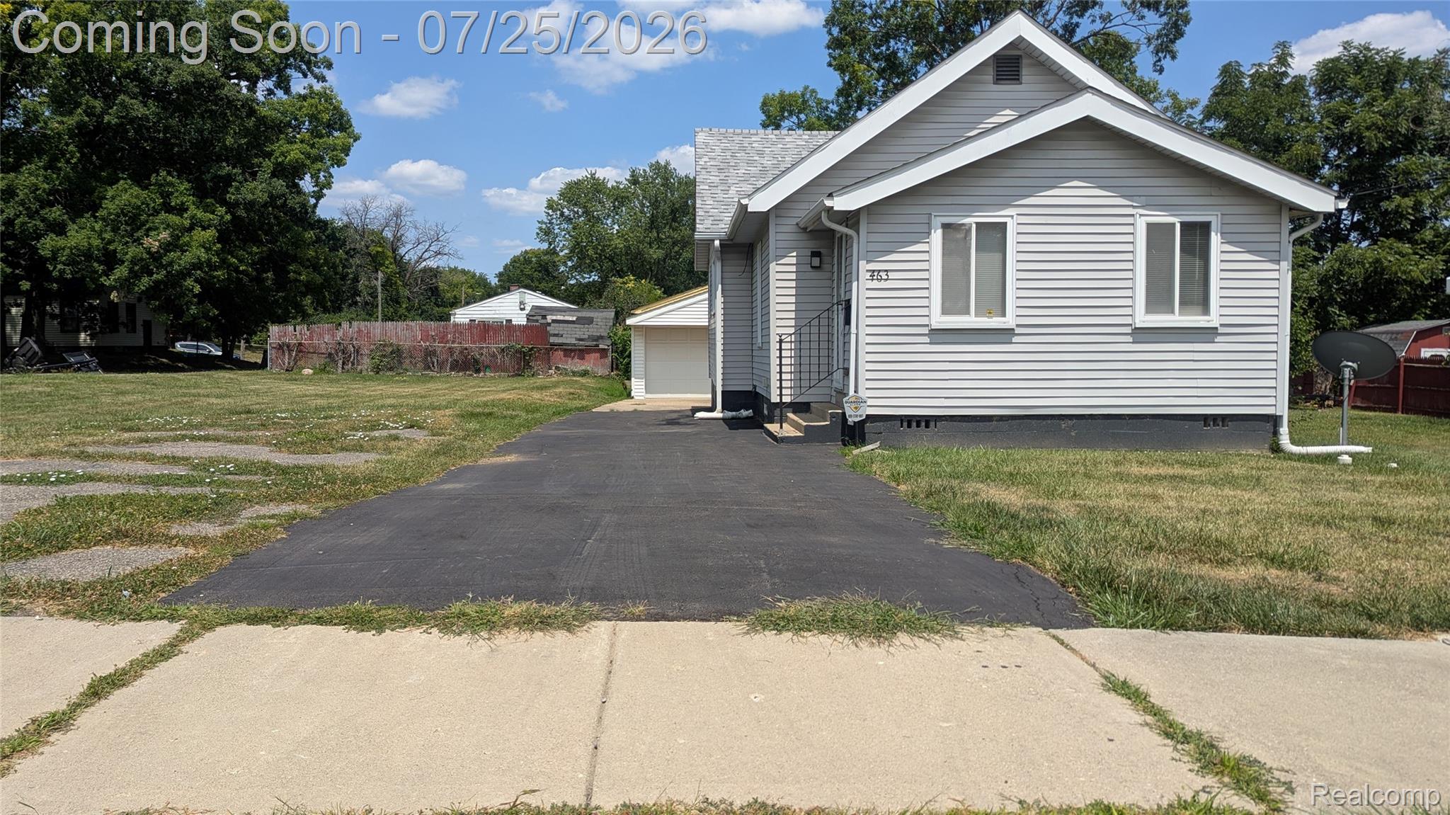 463 Raeburn Street Property Photo 1