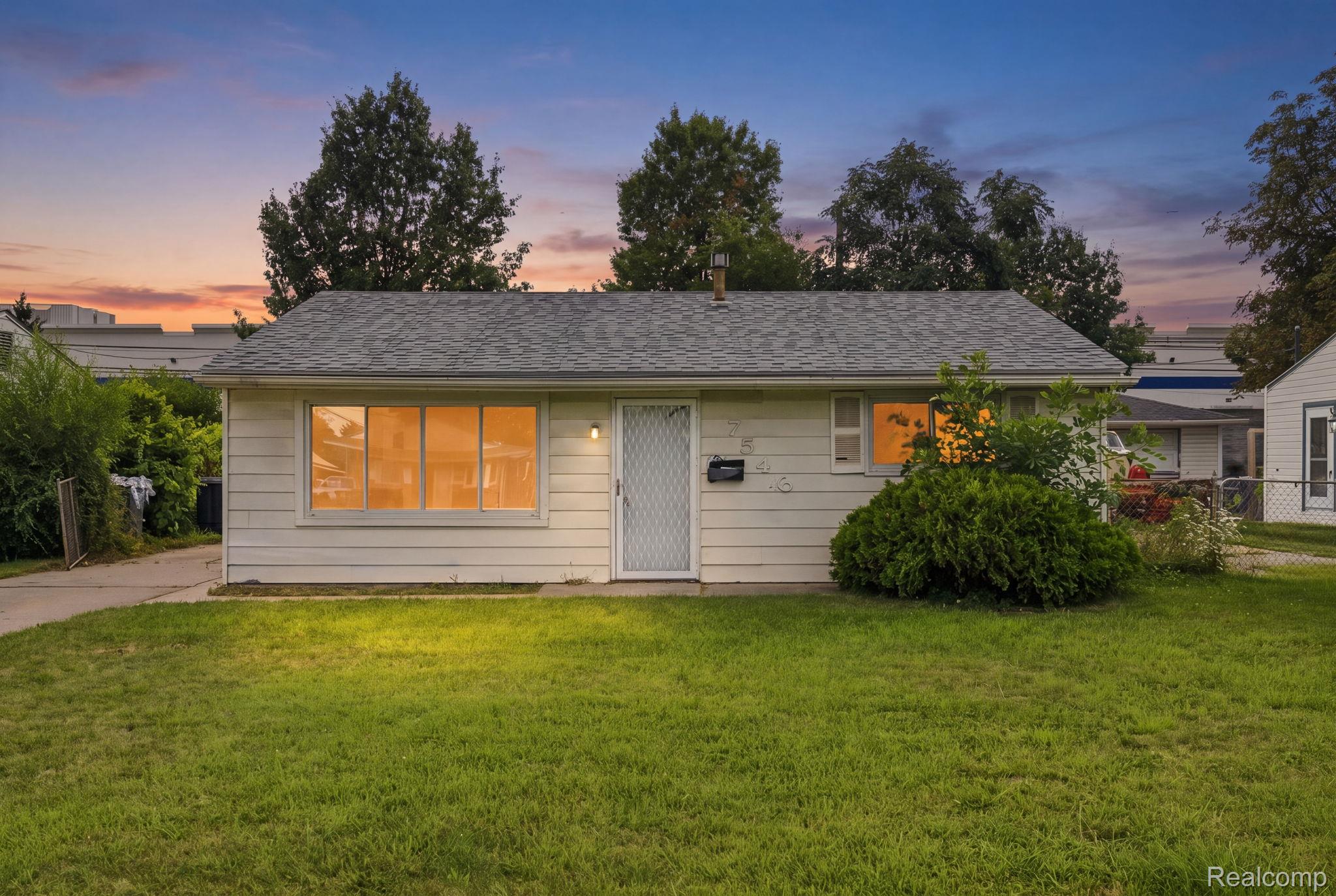 7546 Pine Street Property Photo 1