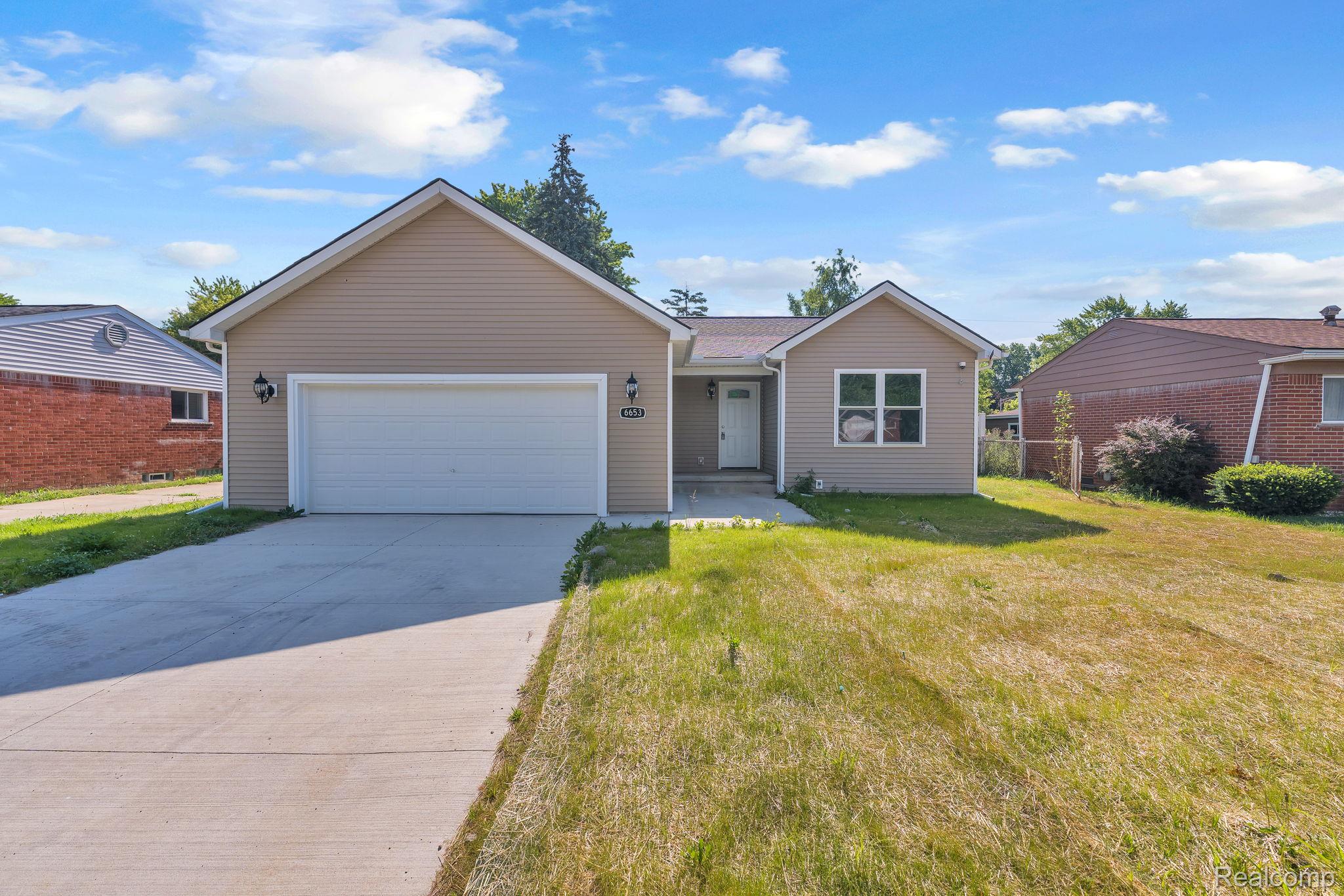 6653 Niagara Street Property Photo 1