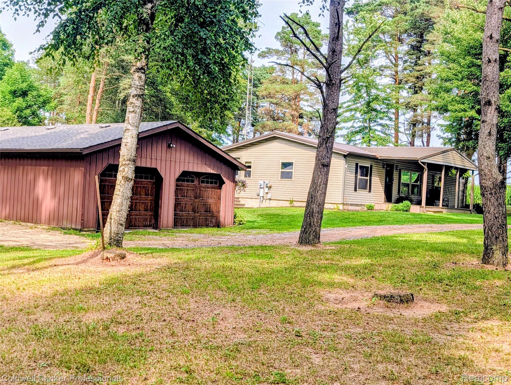 6895 Lanway Road Property Photo 1
