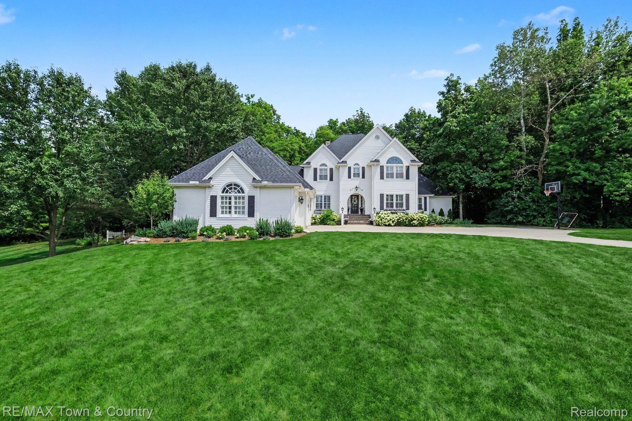 3246 Fieldstone Drive Property Photo 1