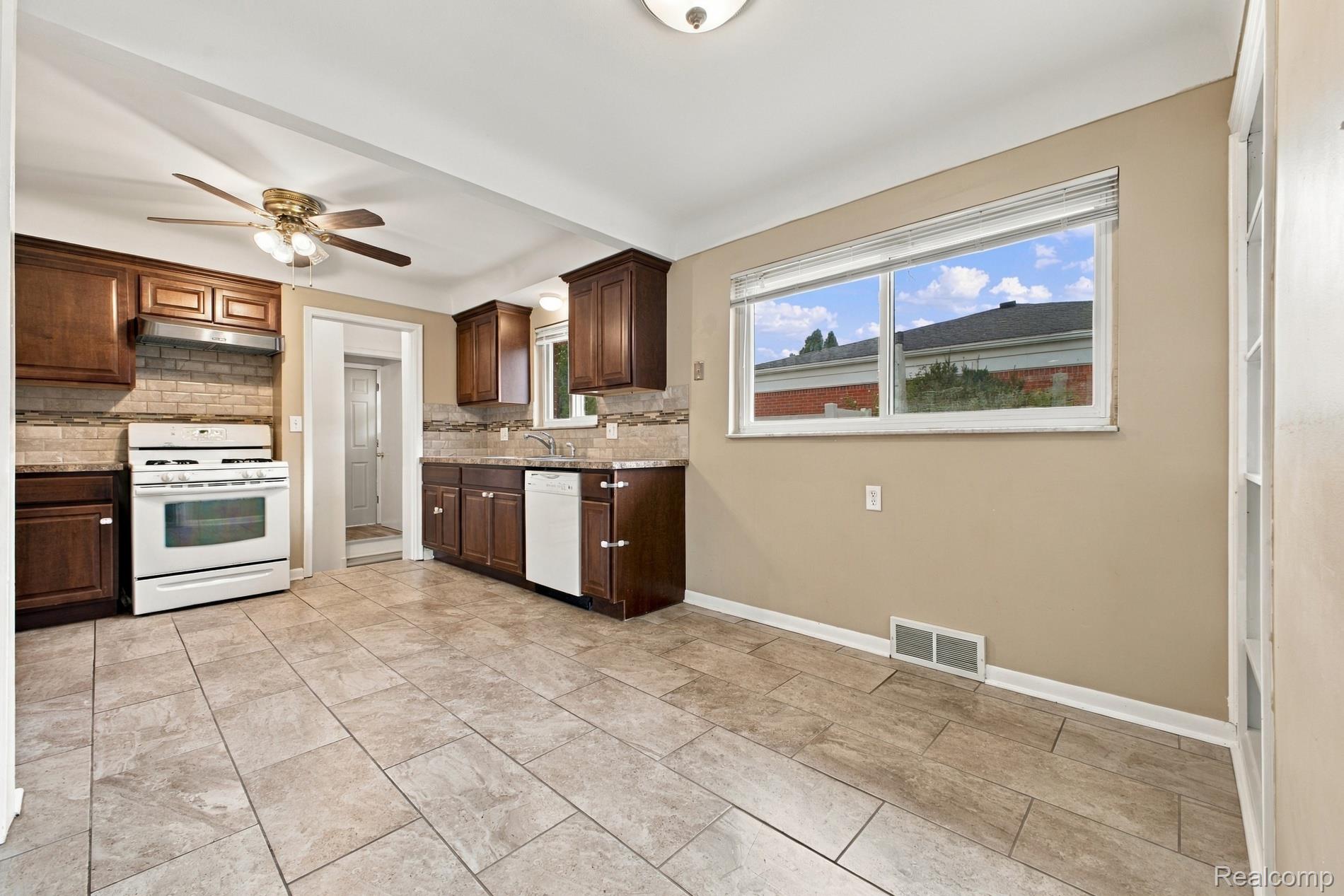 11147 Martin Road Property Photo 7