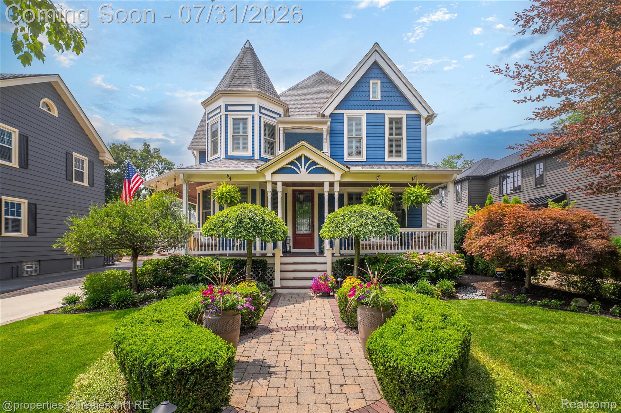 825 Hazelwood Street Property Photo 1