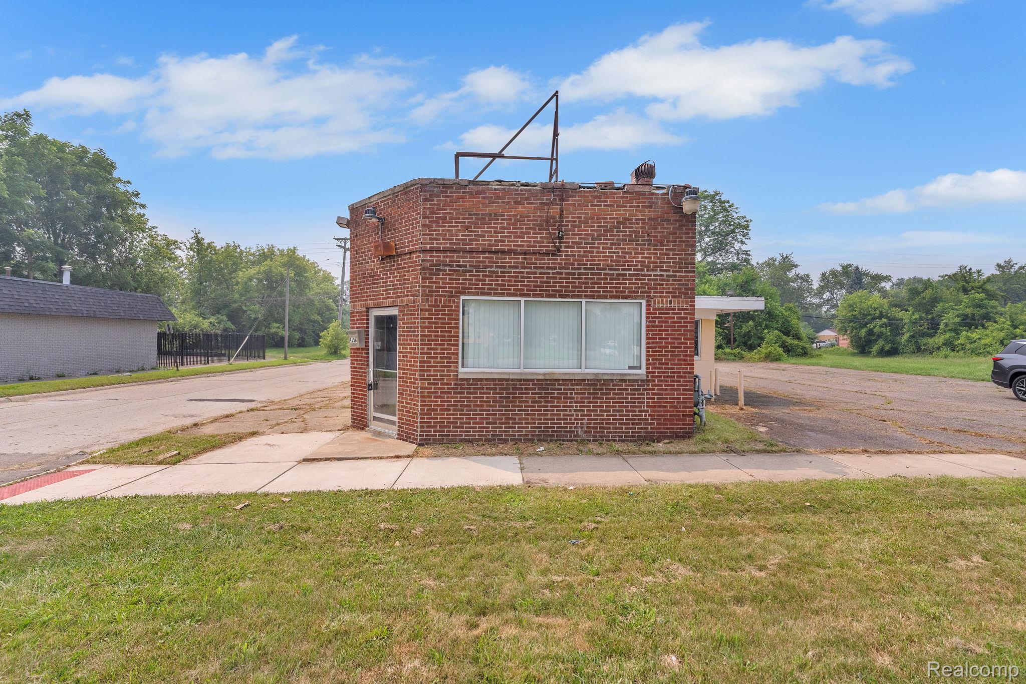 4156 Inkster Road Property Photo 1