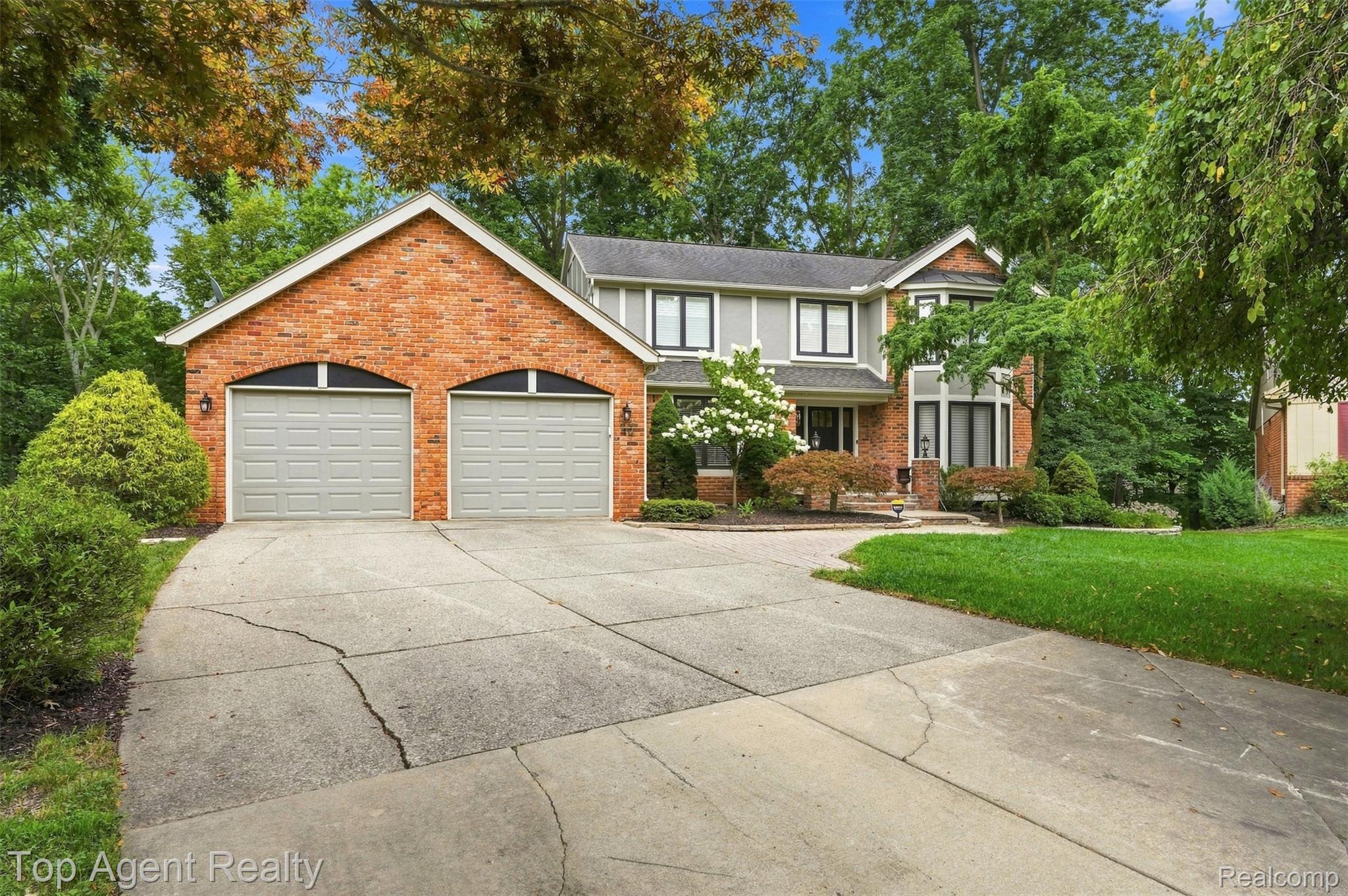 412 Streamview Court Property Photo 1
