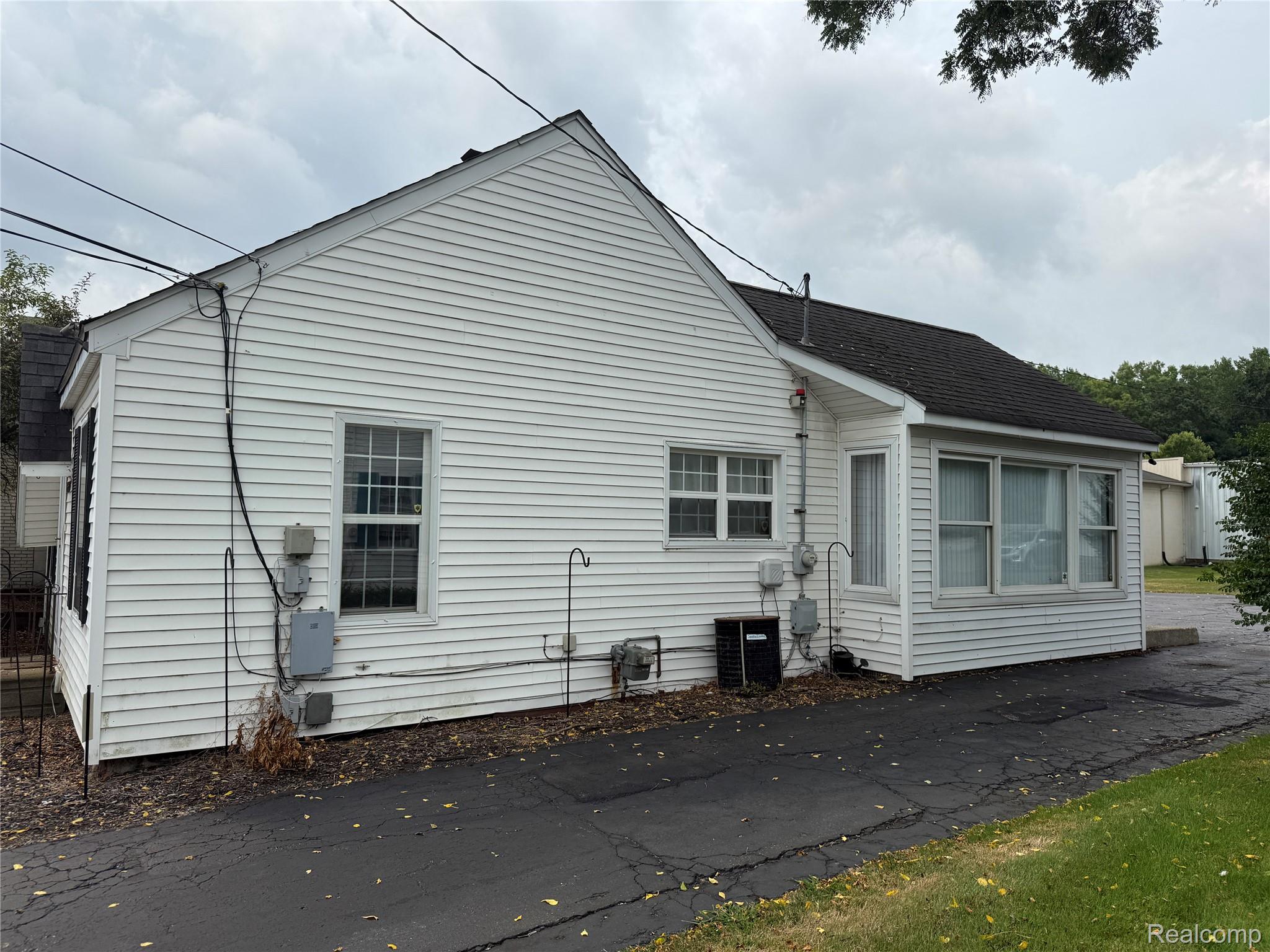 6475 Dixie Highway Property Photo 4
