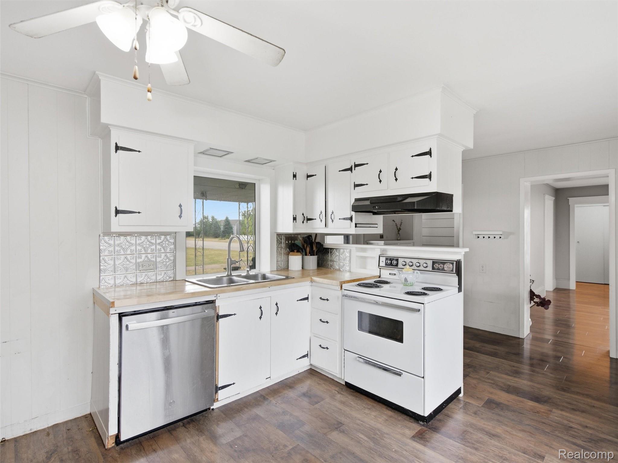 4286 Hill Road Property Photo 10