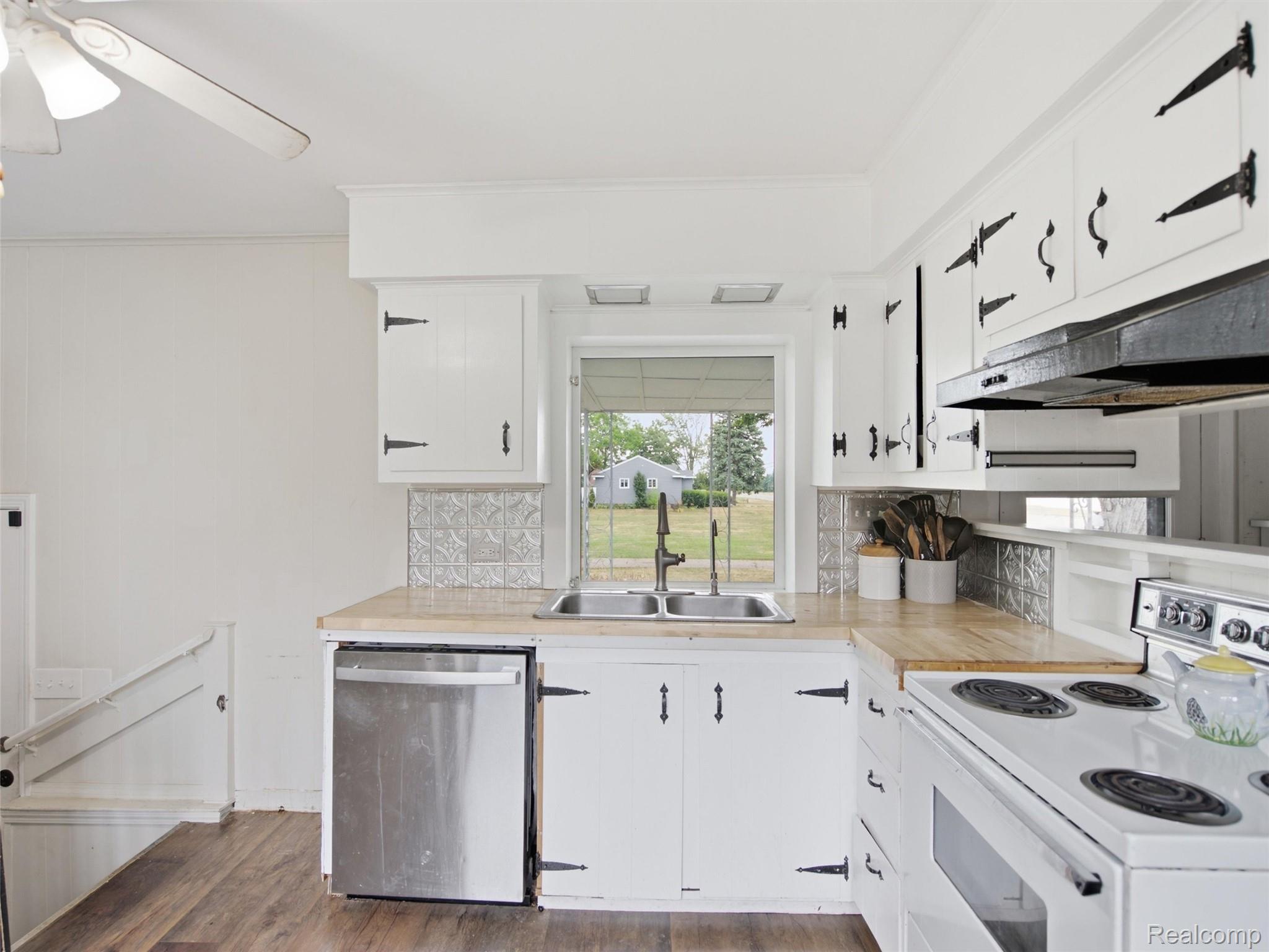 4286 Hill Road Property Photo 13