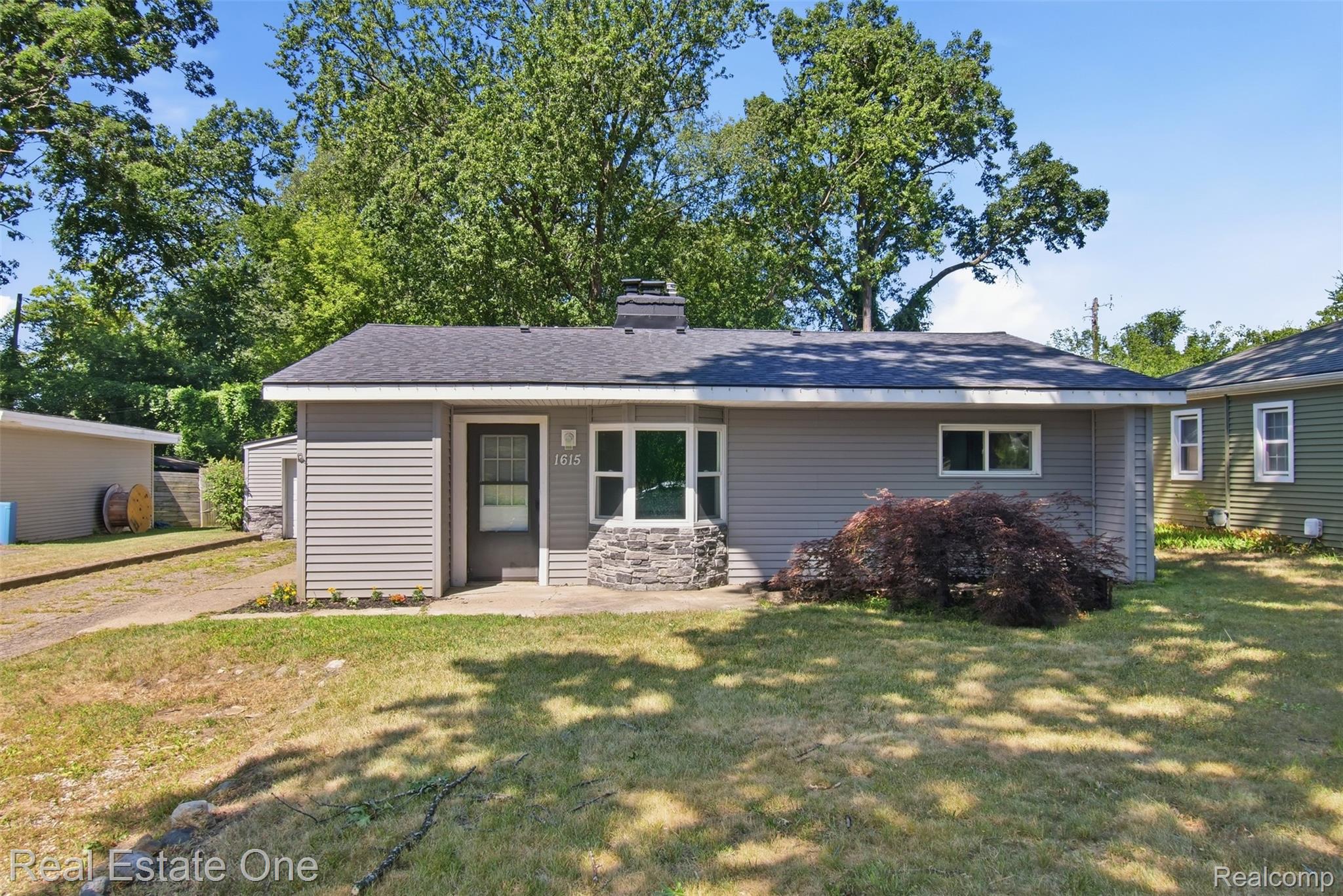 1615 S Commerce Road Property Photo 1