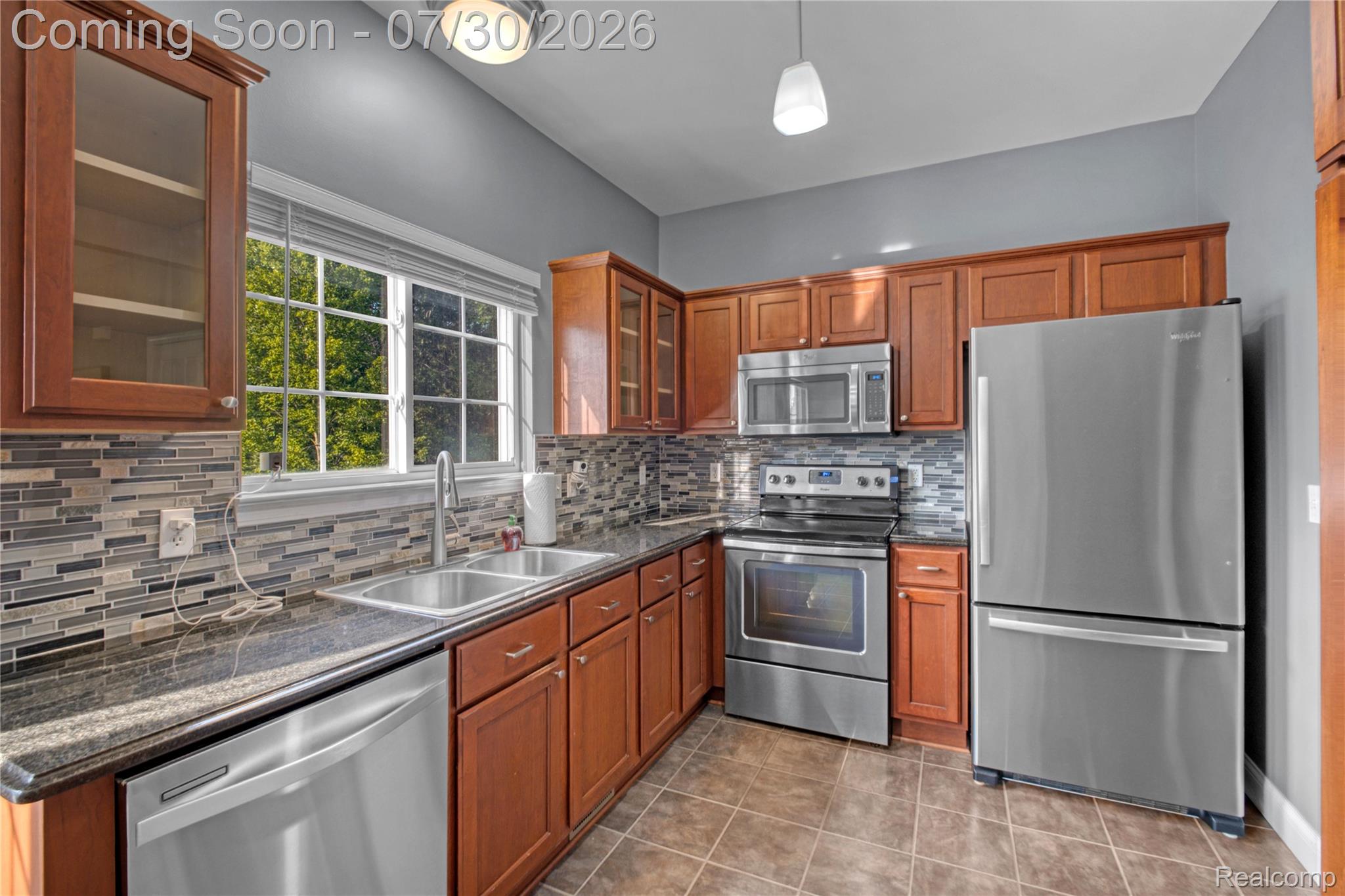 868 Eagle Drive Property Photo 3