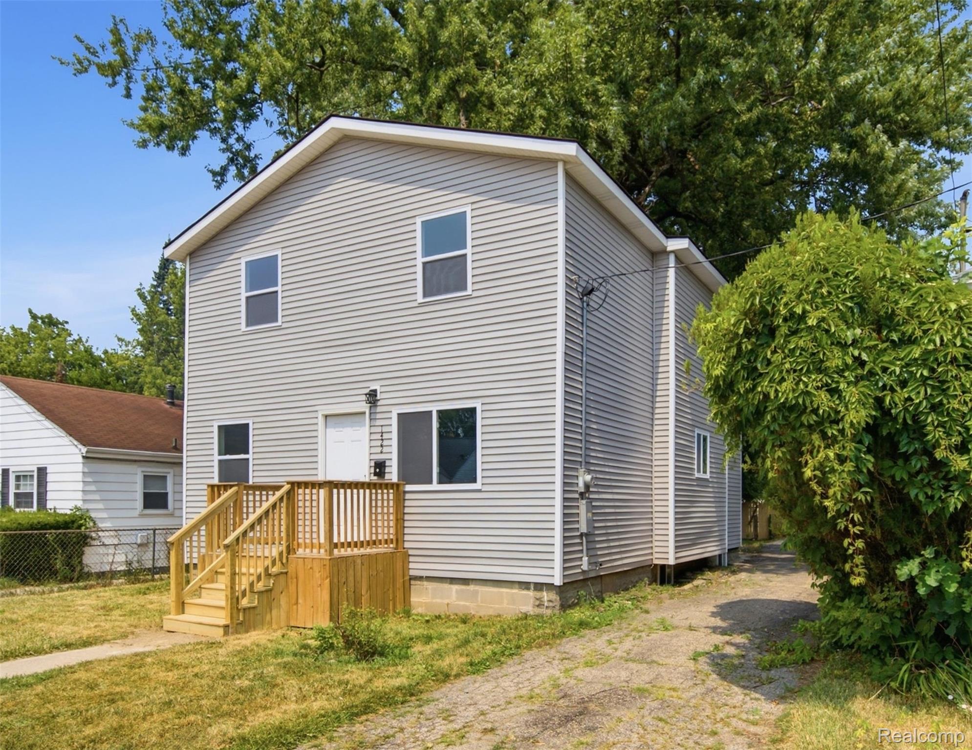 1422 Pettibone Avenue Property Photo 1