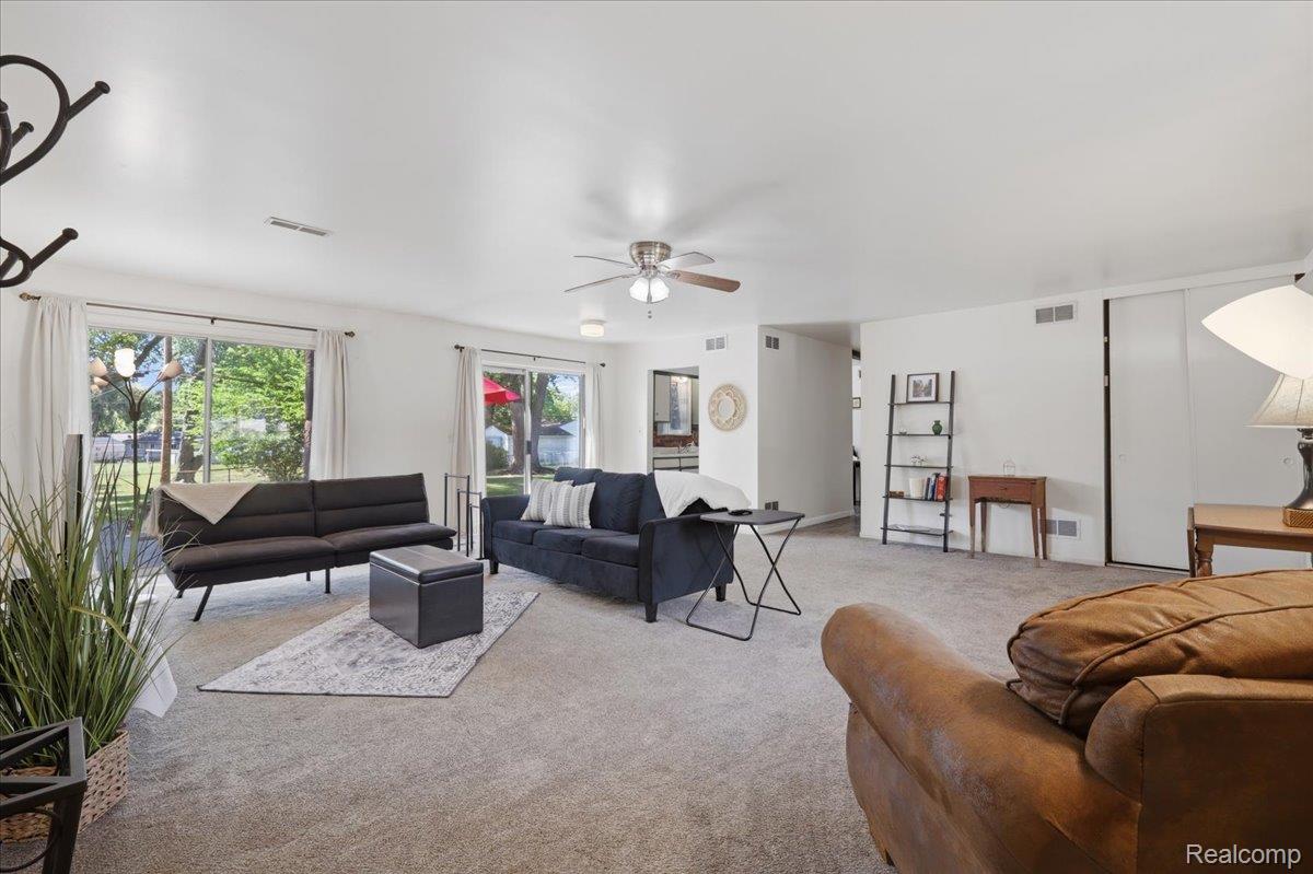 4845 Pelton Road Property Photo 10
