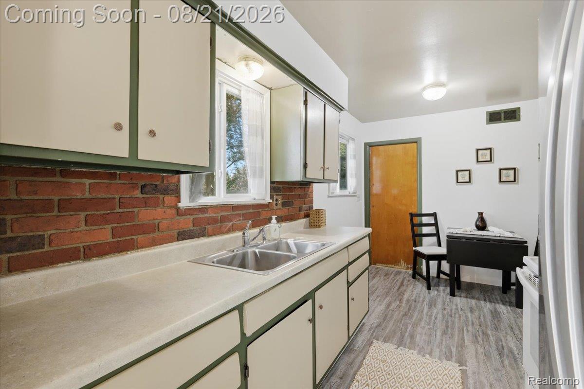 4845 Pelton Road Property Photo 12