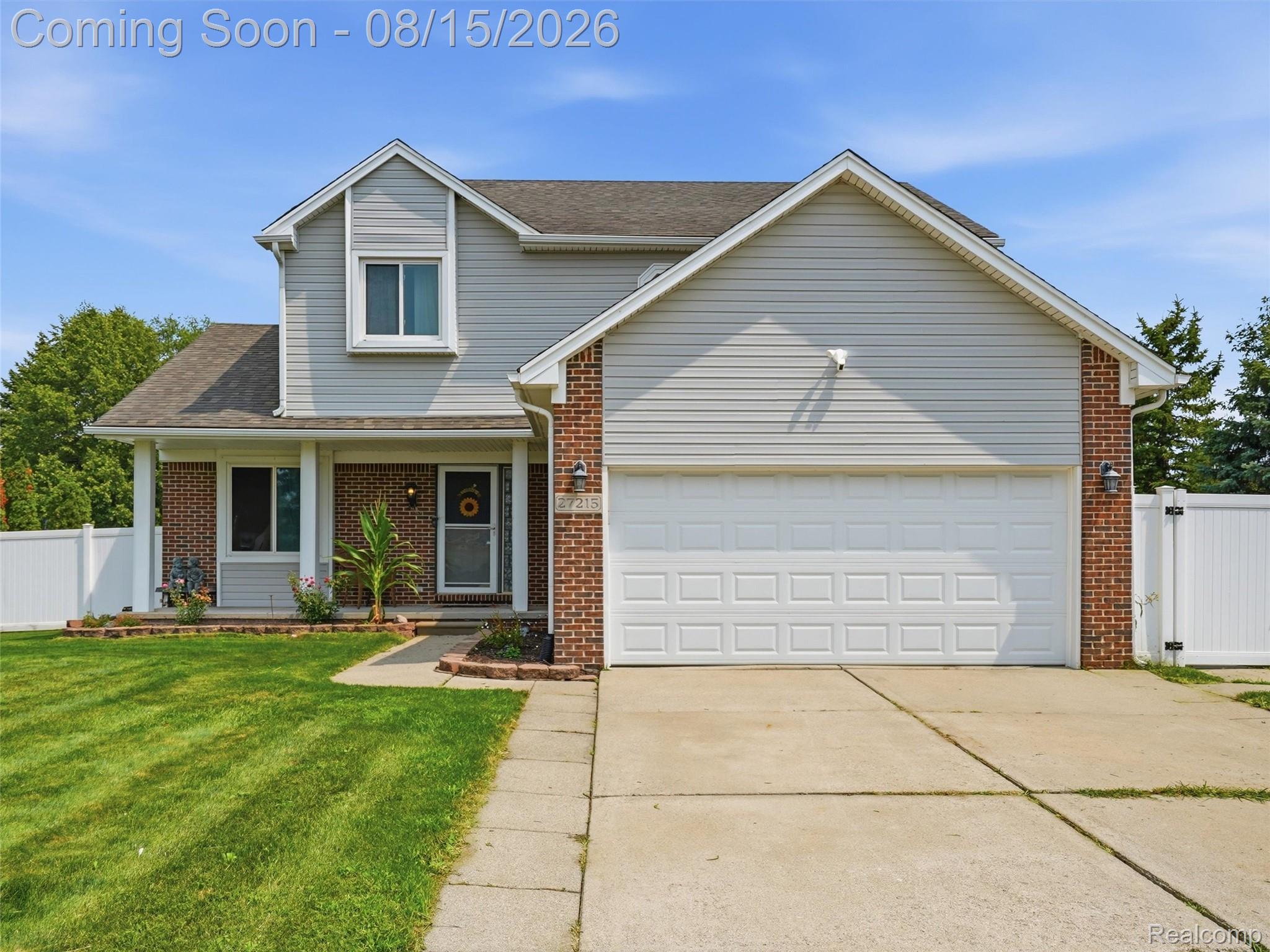 27215 Eagle Court Property Photo 1