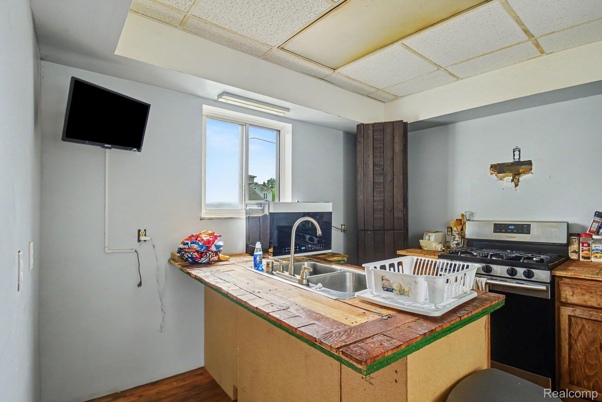242 N Elizabeth Street Property Photo 9