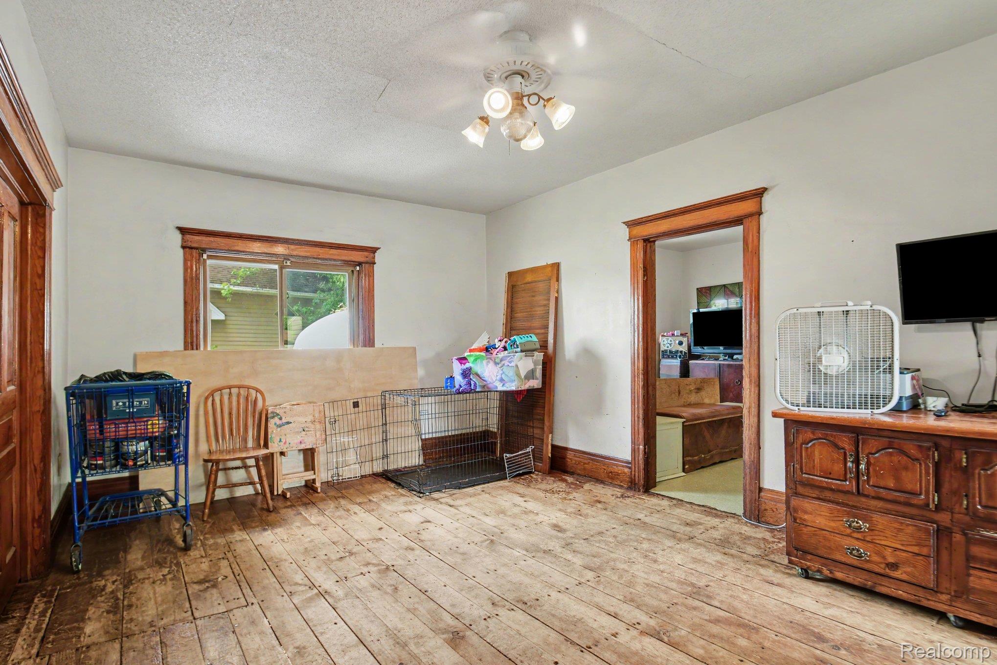 242 N Elizabeth Street Property Photo 18