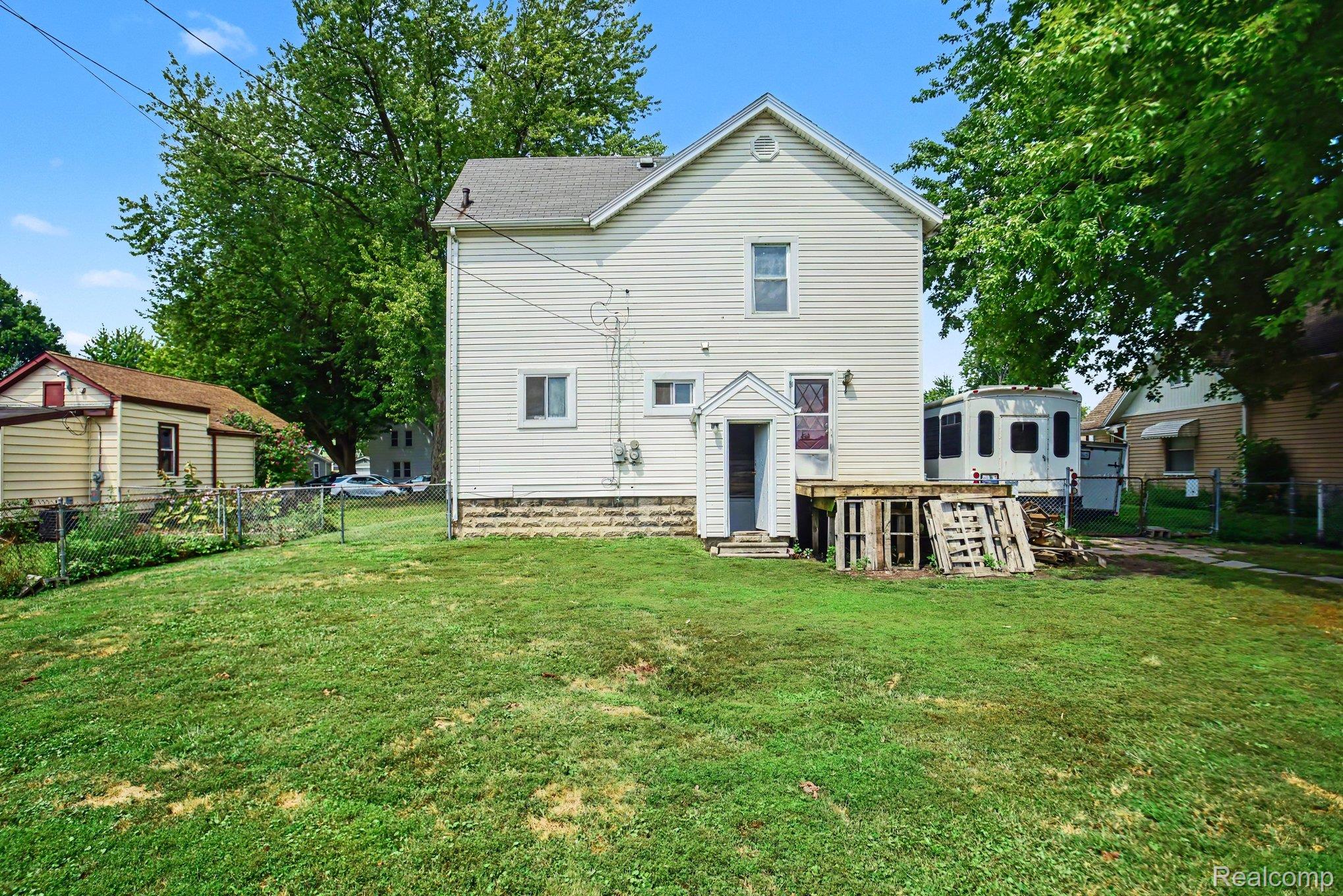 242 N Elizabeth Street Property Photo 25