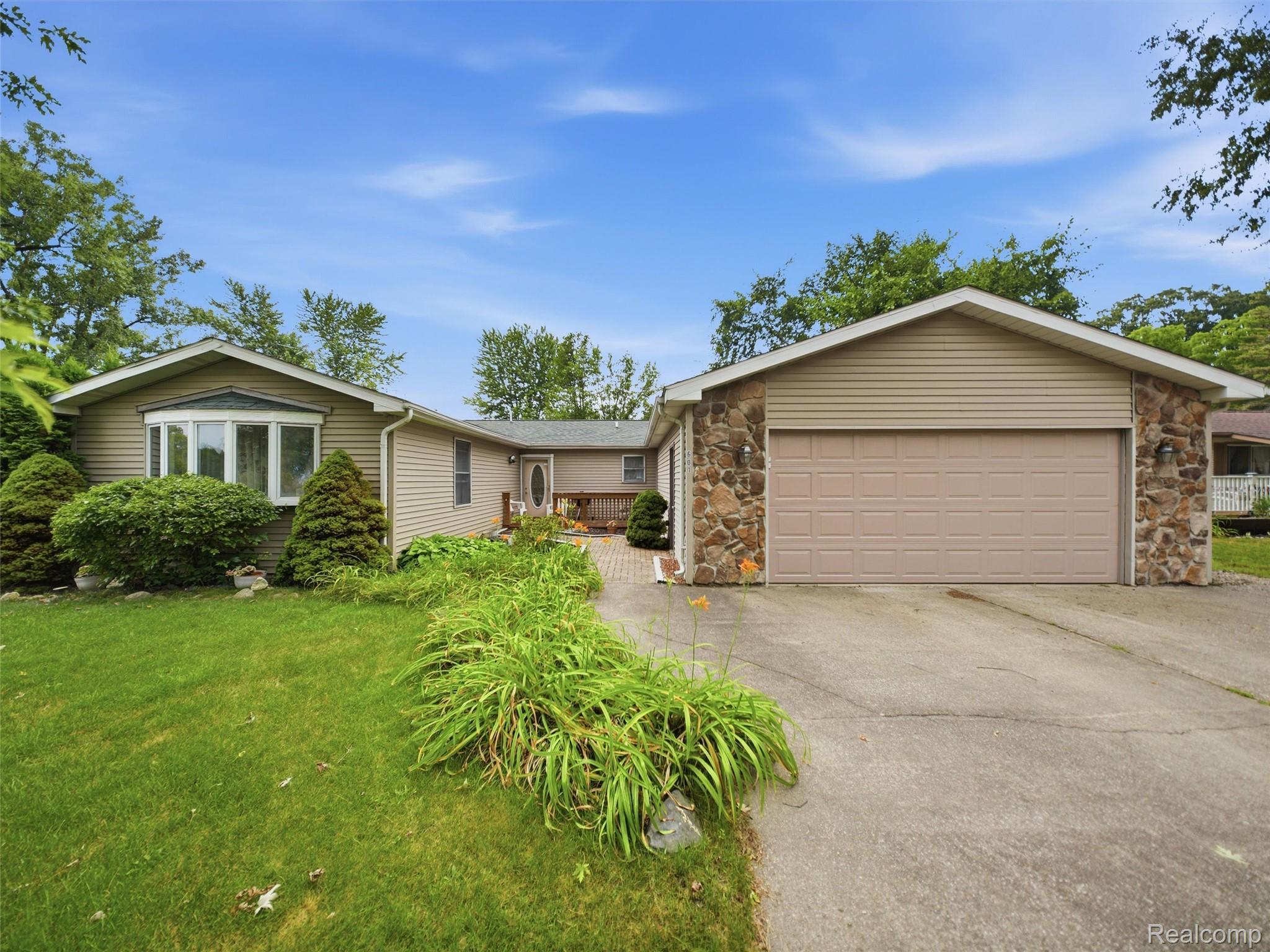 601 Holly Bush Drive Property Photo 1