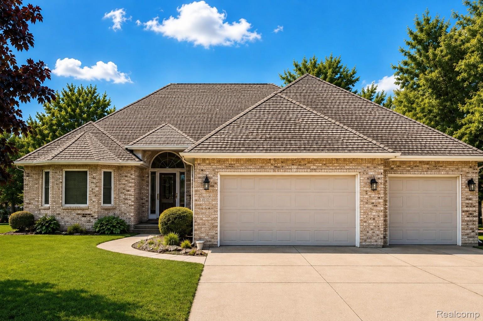 6119 Pine Creek Crossing Property Photo 1