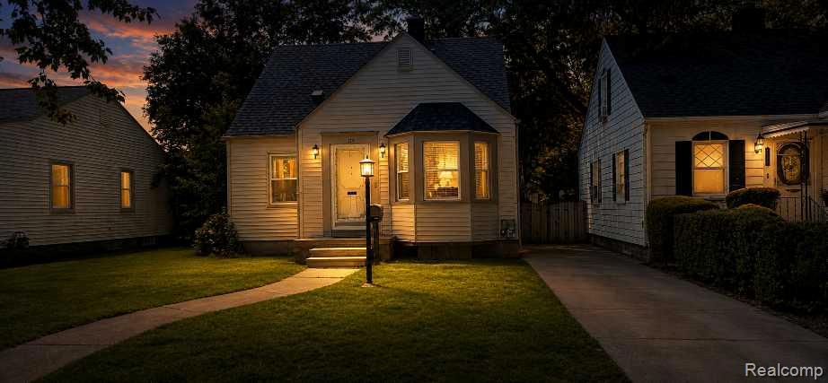 6612 Buckingham Avenue Property Photo 1