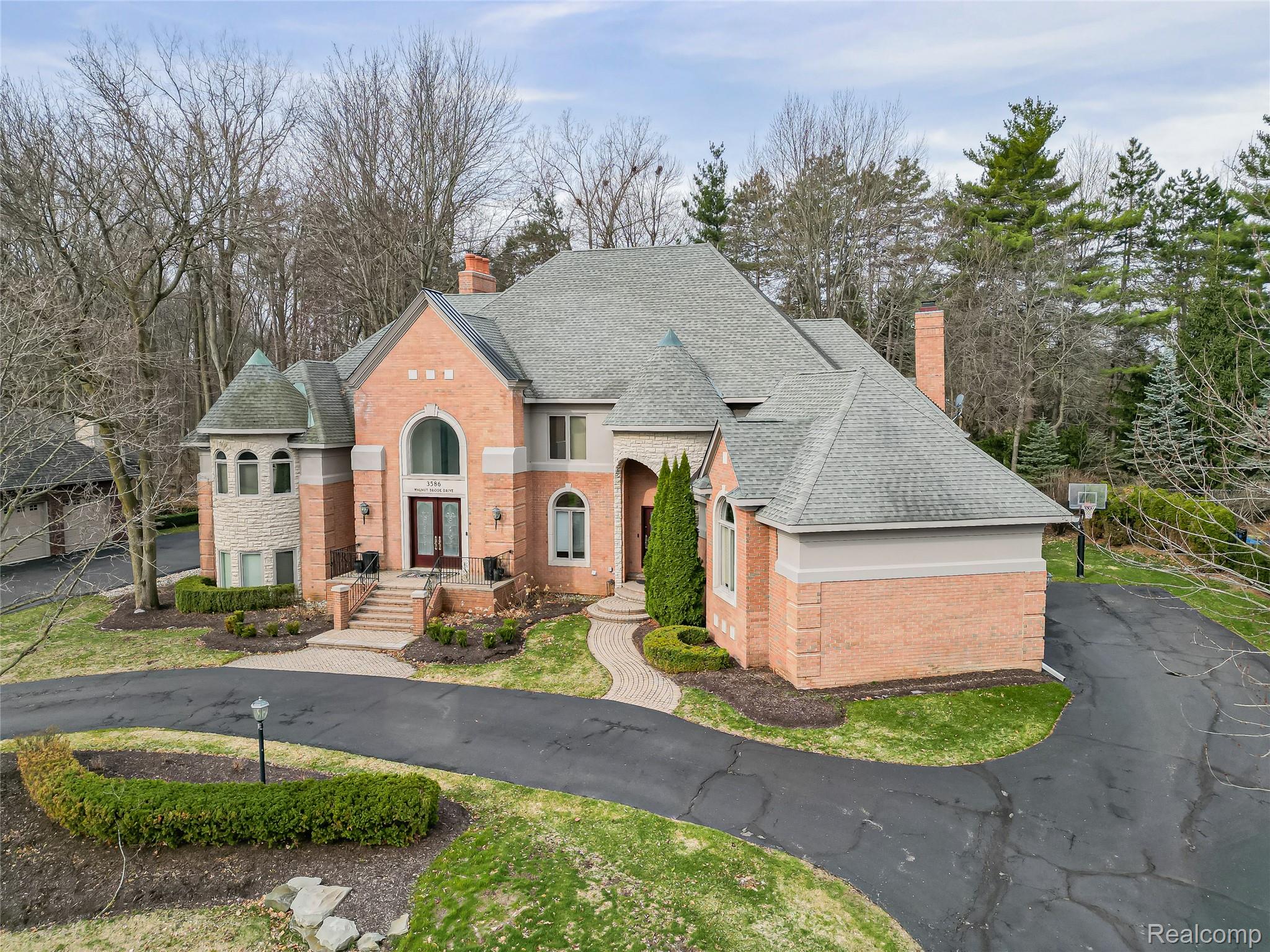 3586 Walnut Brook Drive Property Photo 1