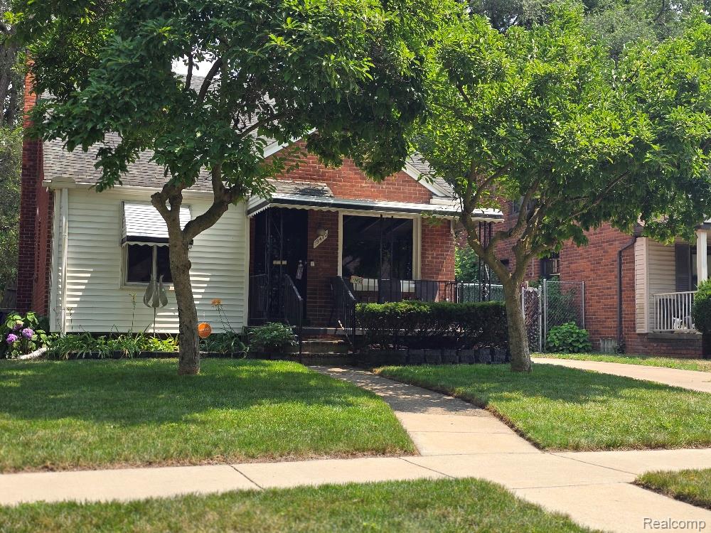 19470 Grandville Avenue Property Photo 1