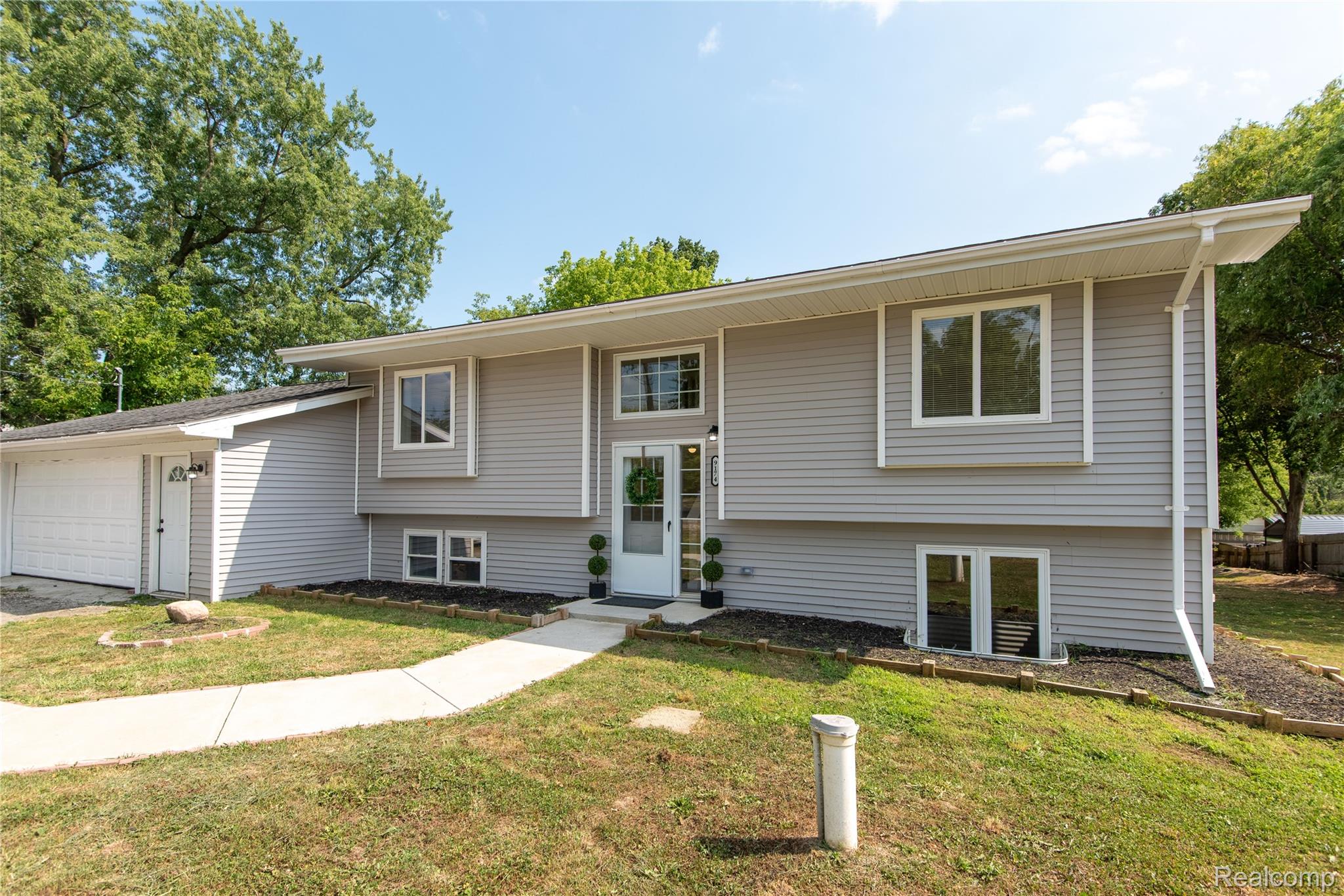9174 Perry Road Property Photo 4