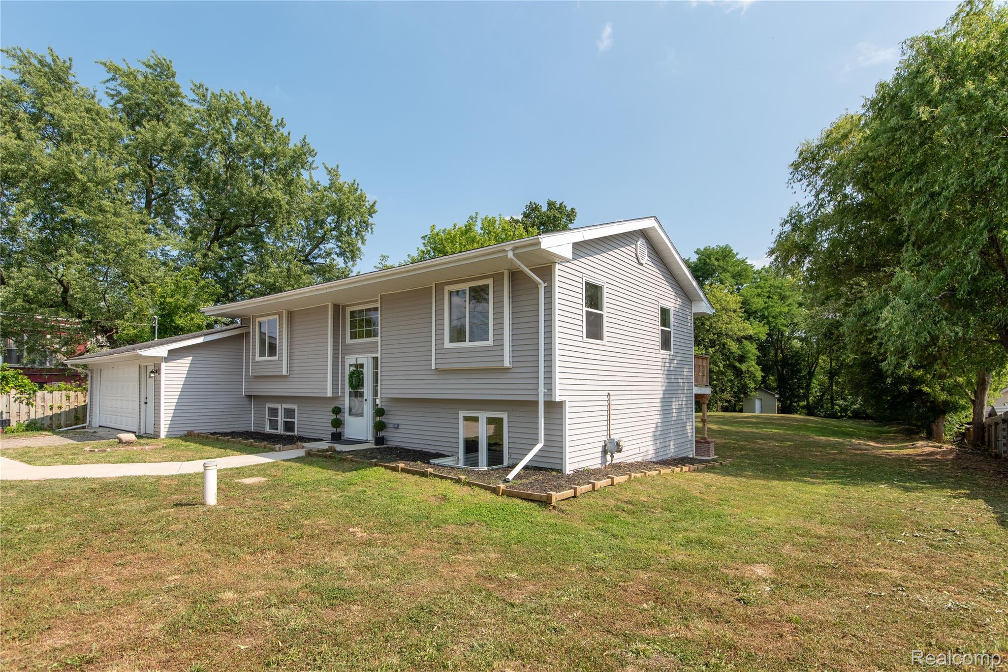 9174 Perry Road Property Photo 5