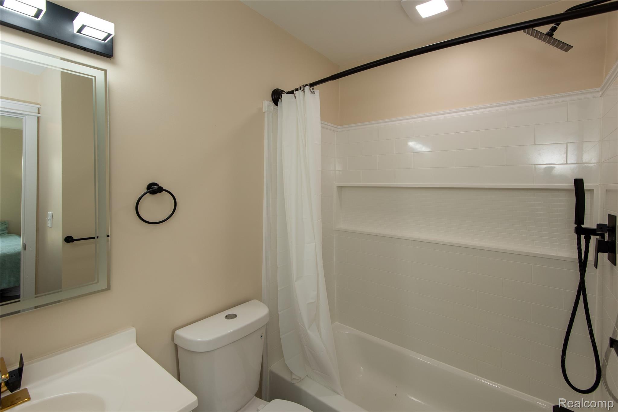 9174 Perry Road Property Photo 23