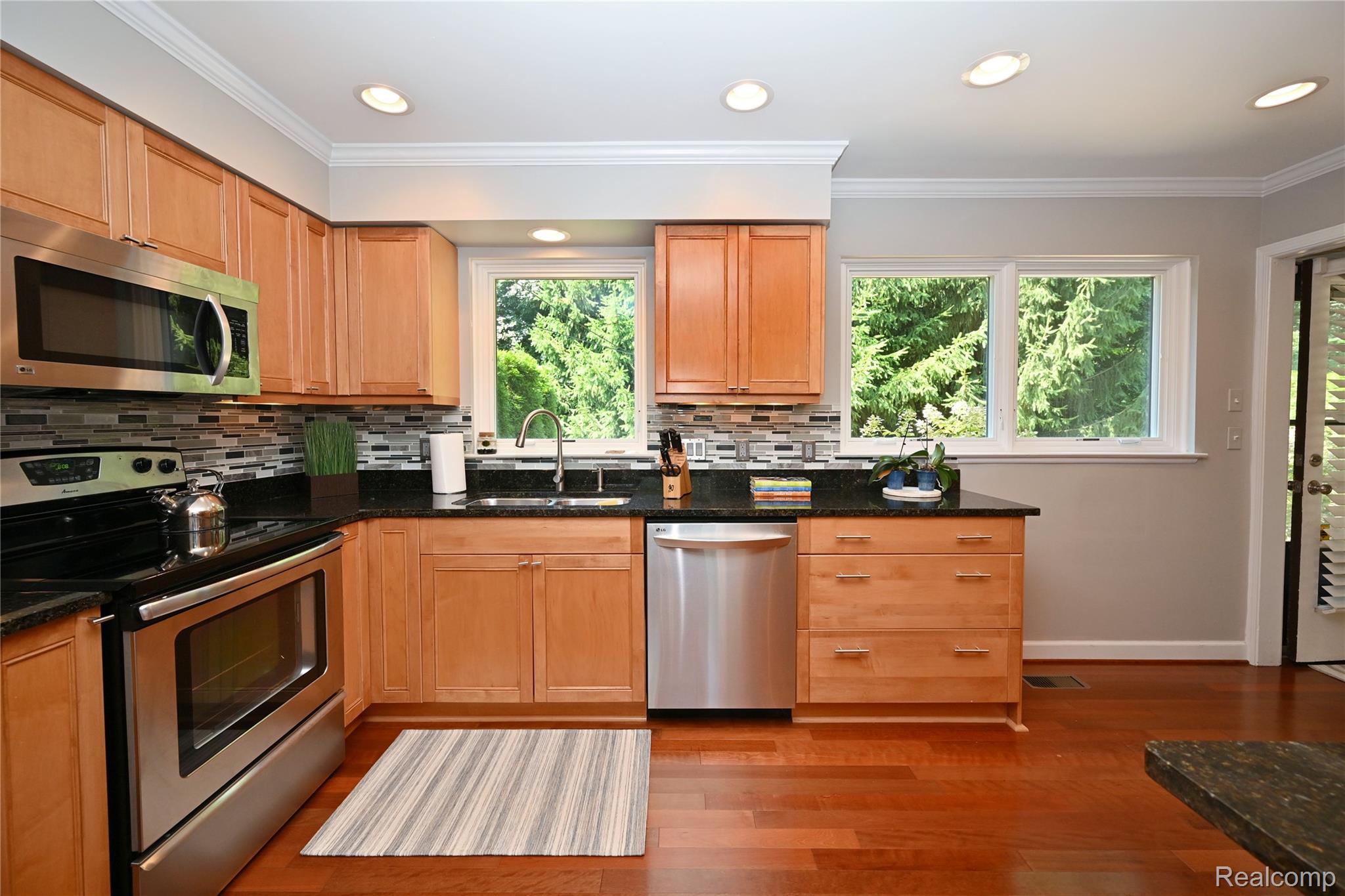 142 E Hickory Grove Road 3 Property Photo 12