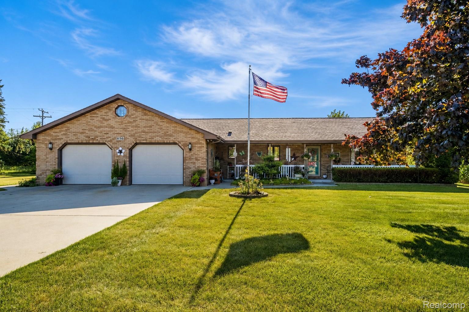 856 N Hemlock Road
