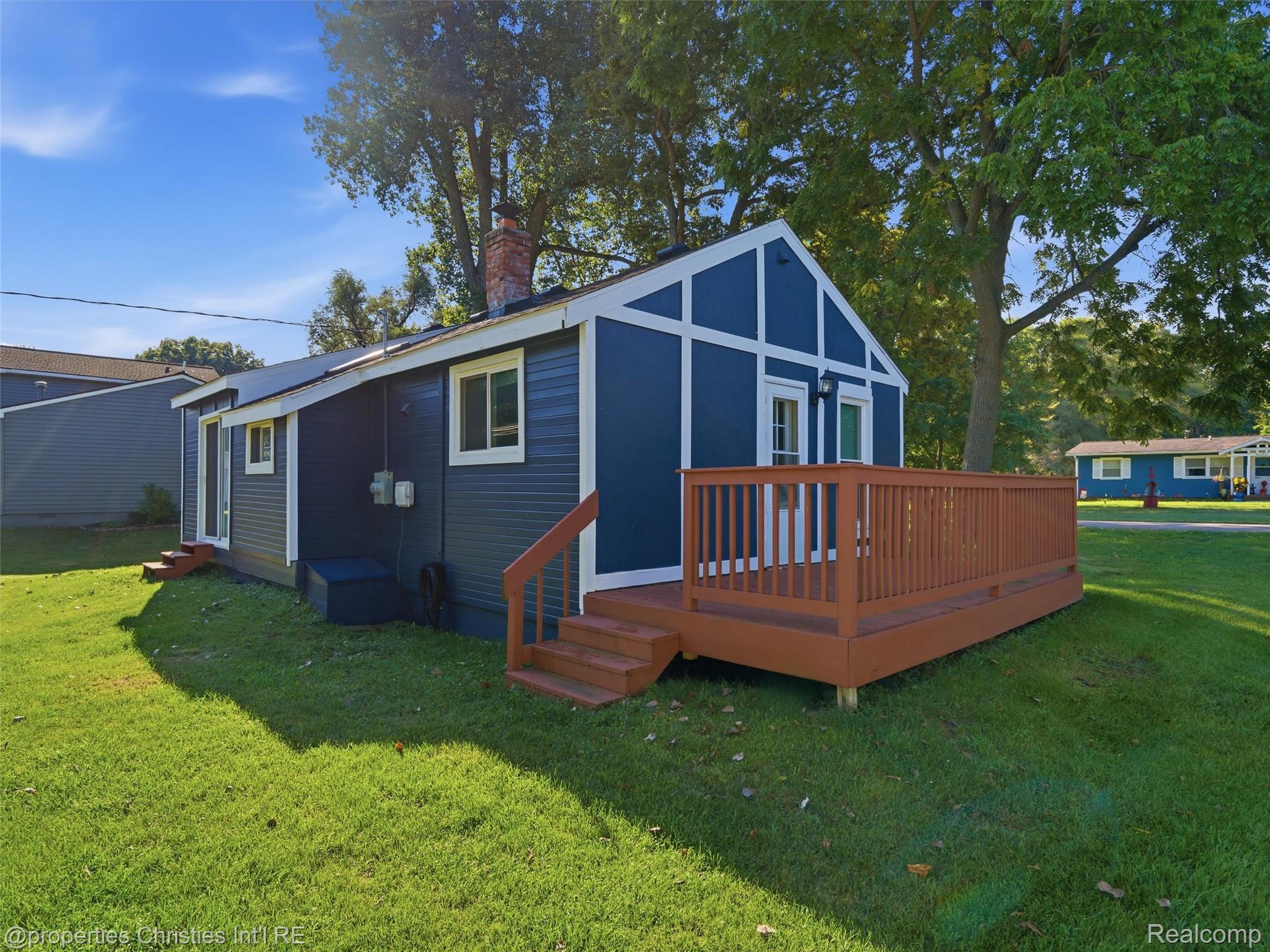 4645 Downing Drive Property Photo 2