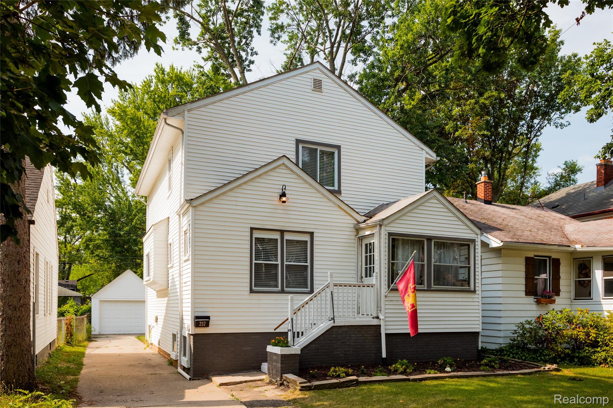 257 W Chesterfield Street Property Photo 1