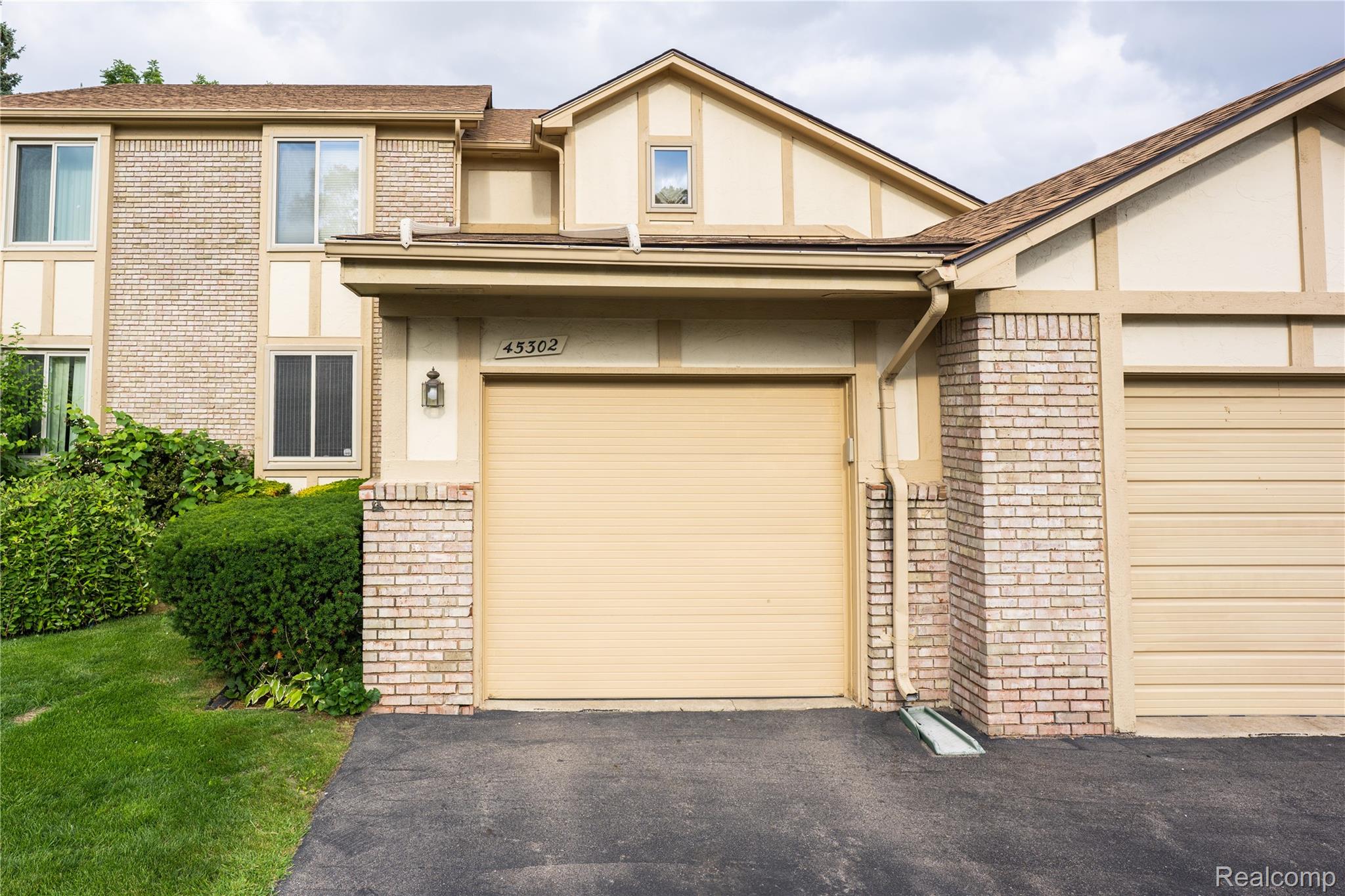 45302 Manor Drive Property Photo 1
