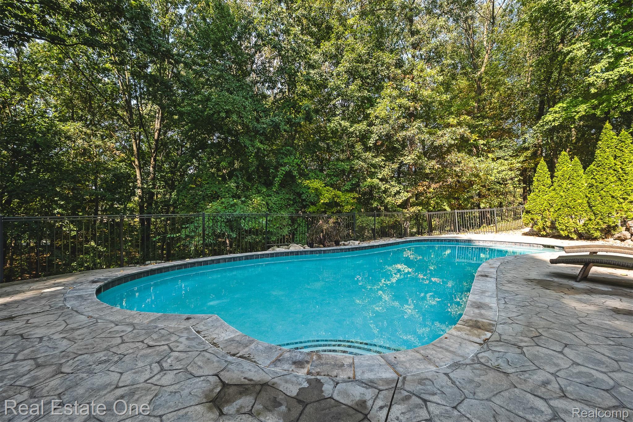 7798 Fieldstone Ridge Property Photo 2