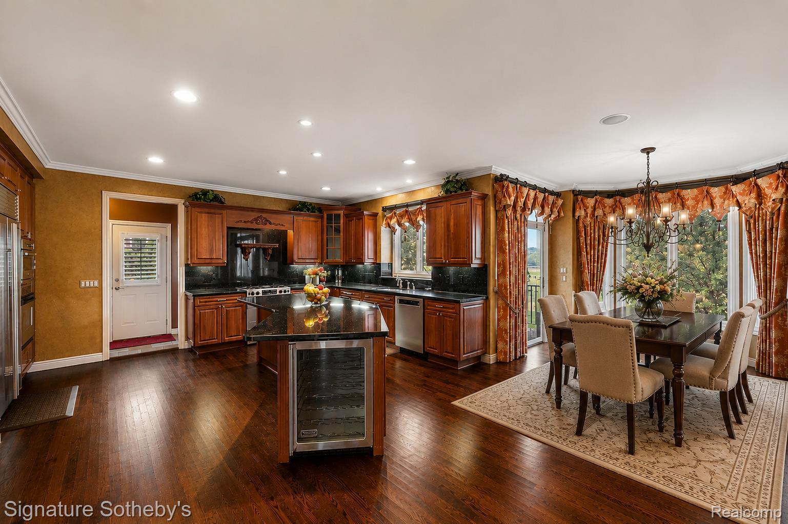 17862 Parkshore Drive Property Photo 8