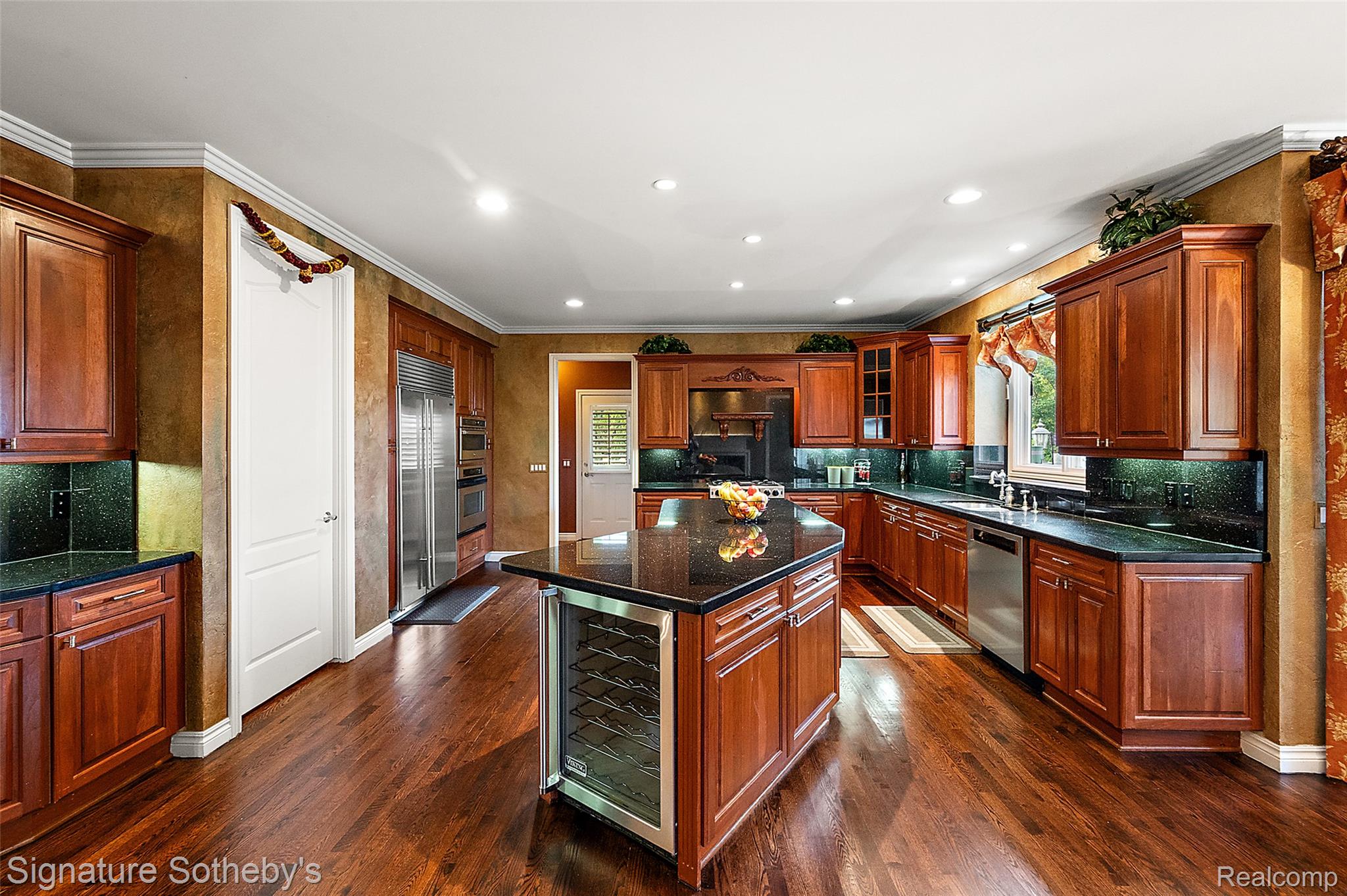 17862 Parkshore Drive Property Photo 9