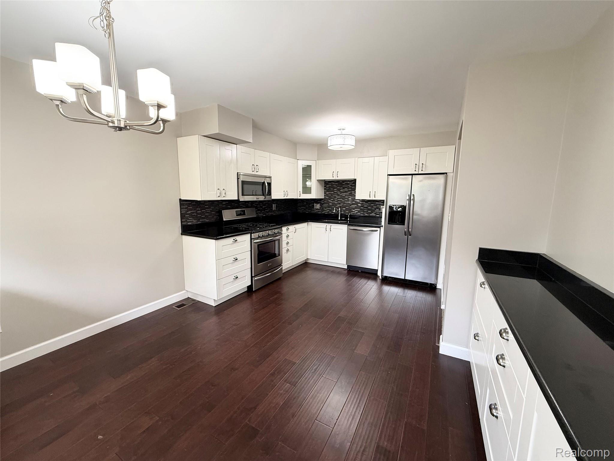 41732 Onaway Drive Property Photo 6