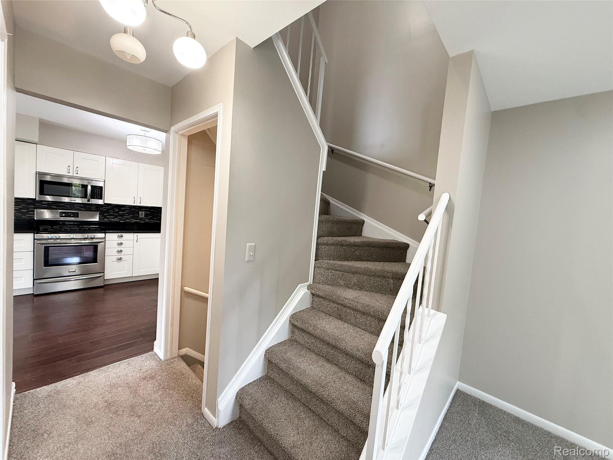 41732 Onaway Drive Property Photo 12