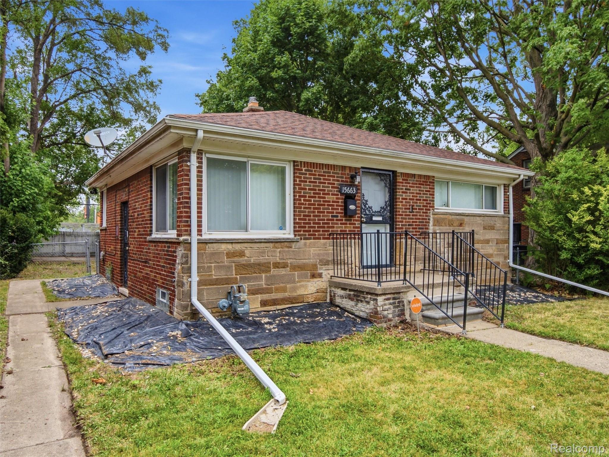 15663 Carlisle Street Property Photo 1