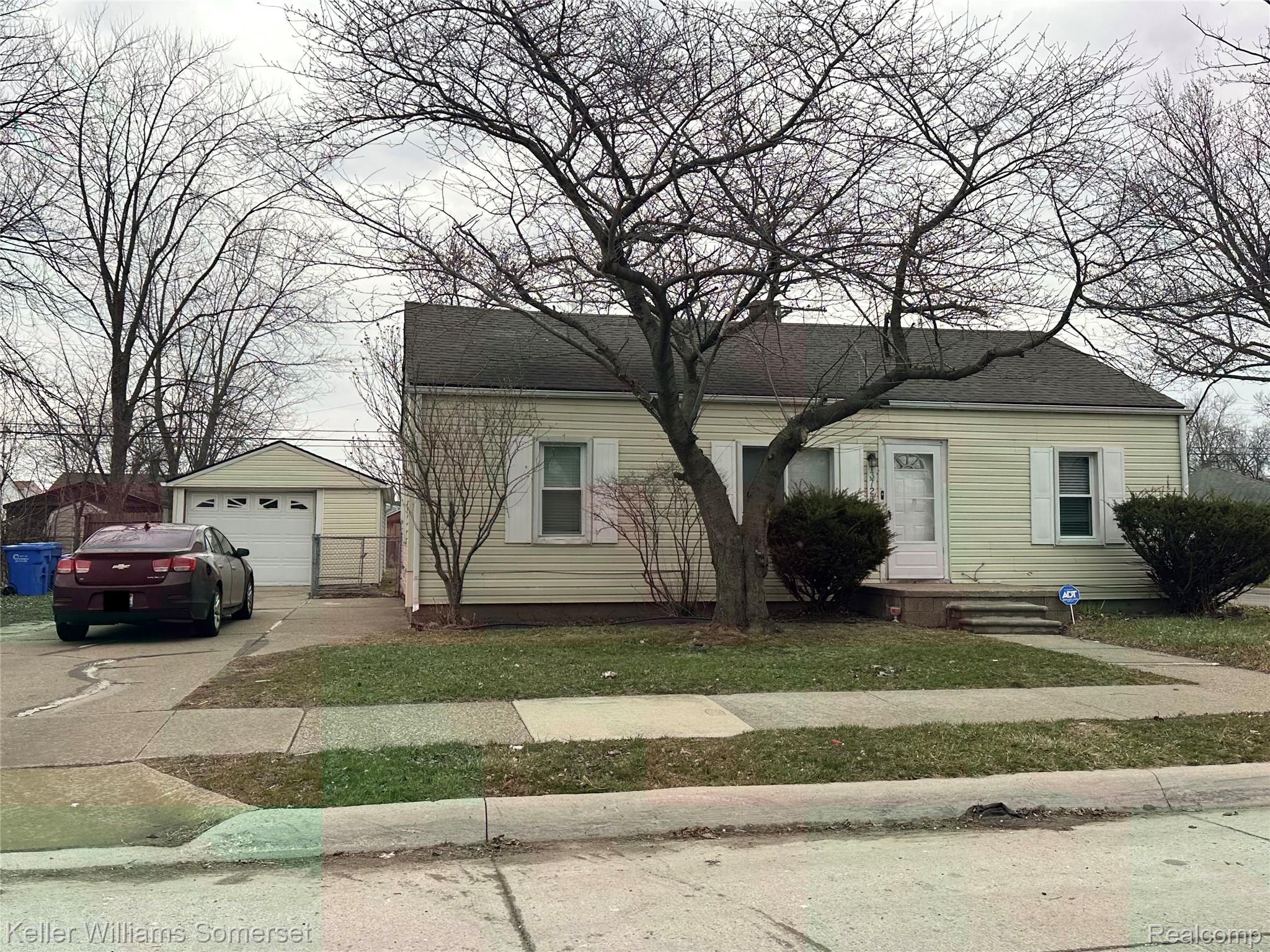 13723 Hendricks Avenue Property Photo 3