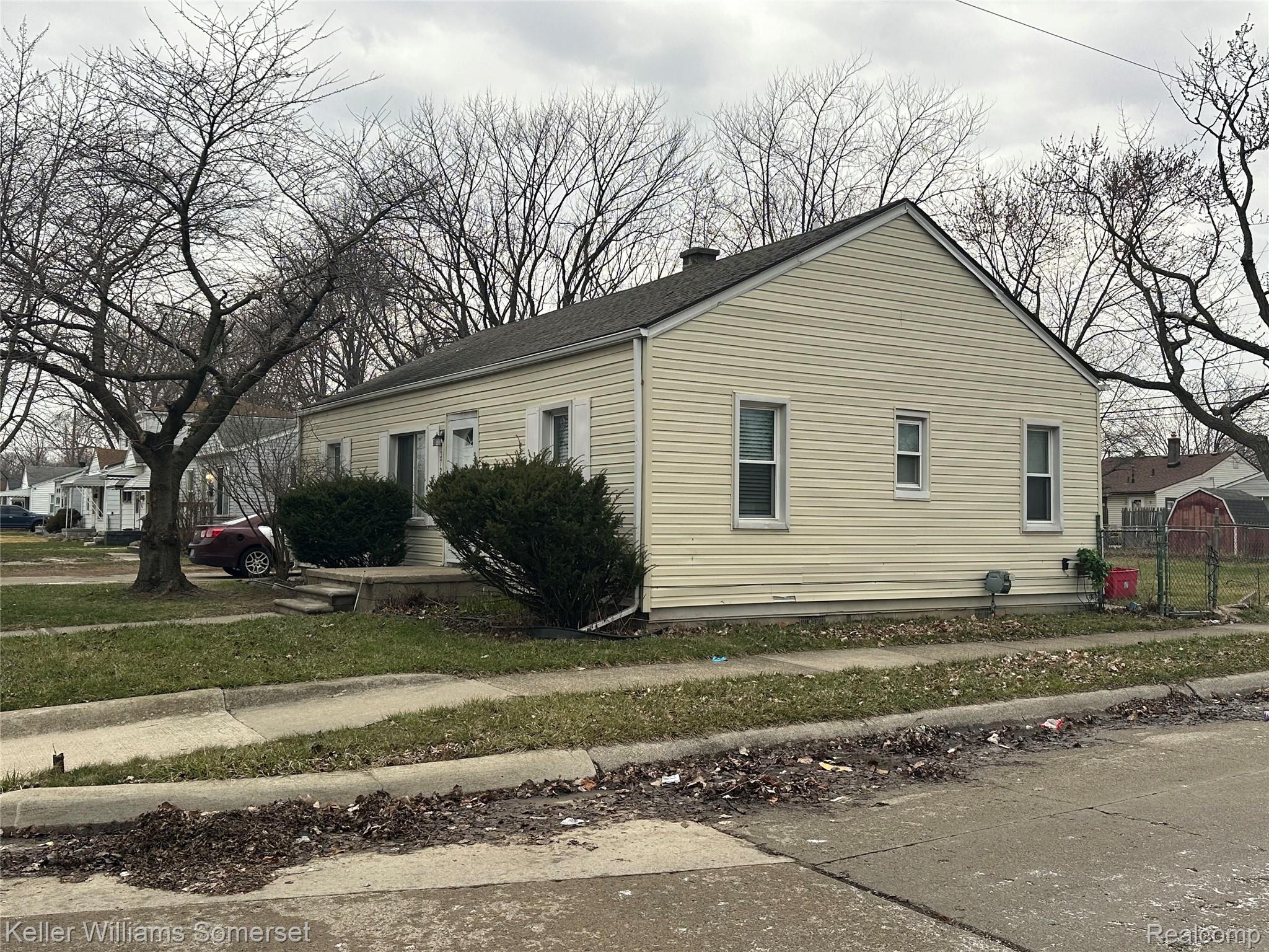 13723 Hendricks Avenue Property Photo 4