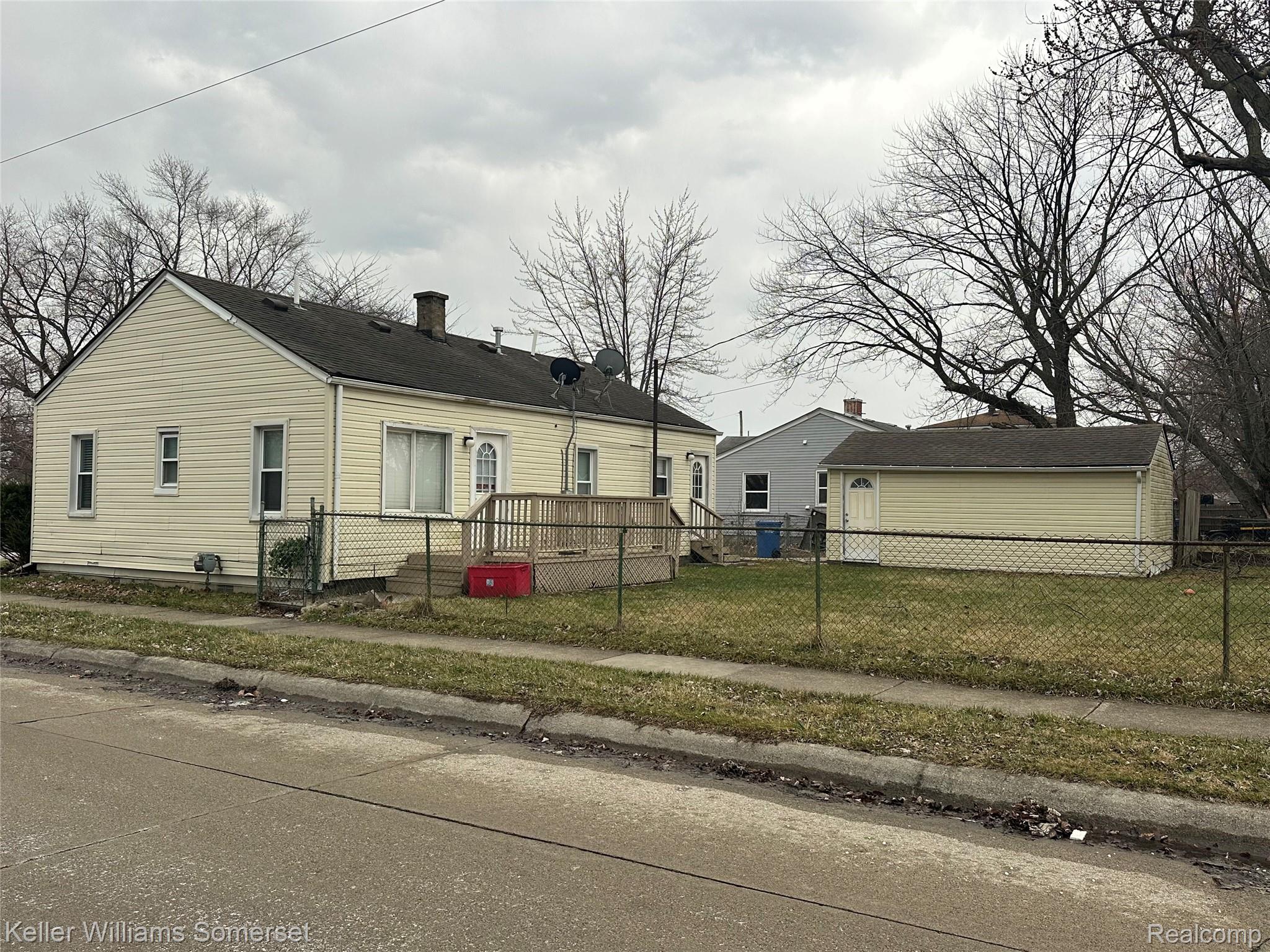 13723 Hendricks Avenue Property Photo 5
