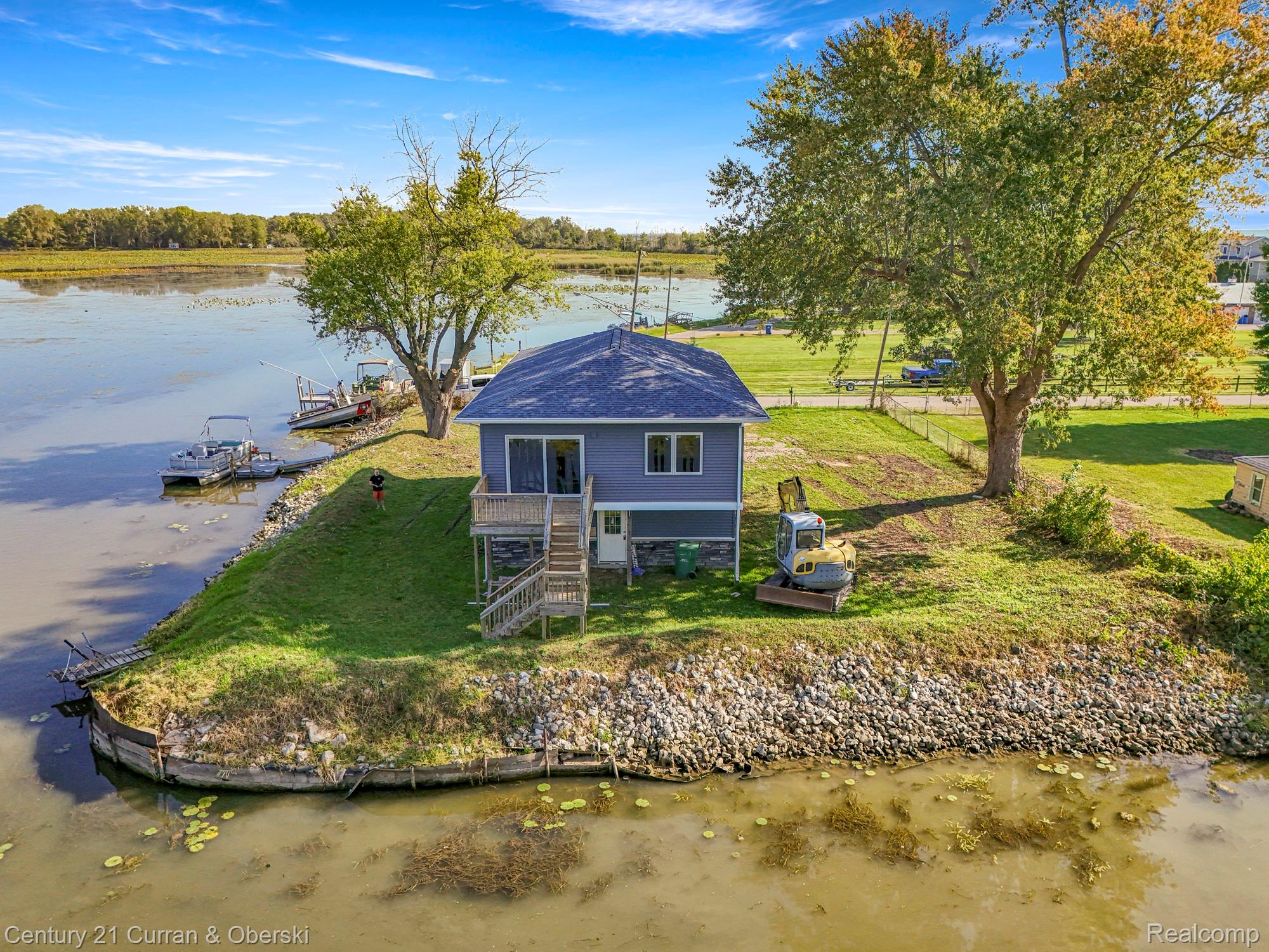 6809 Lakeshore Drive Property Photo 1